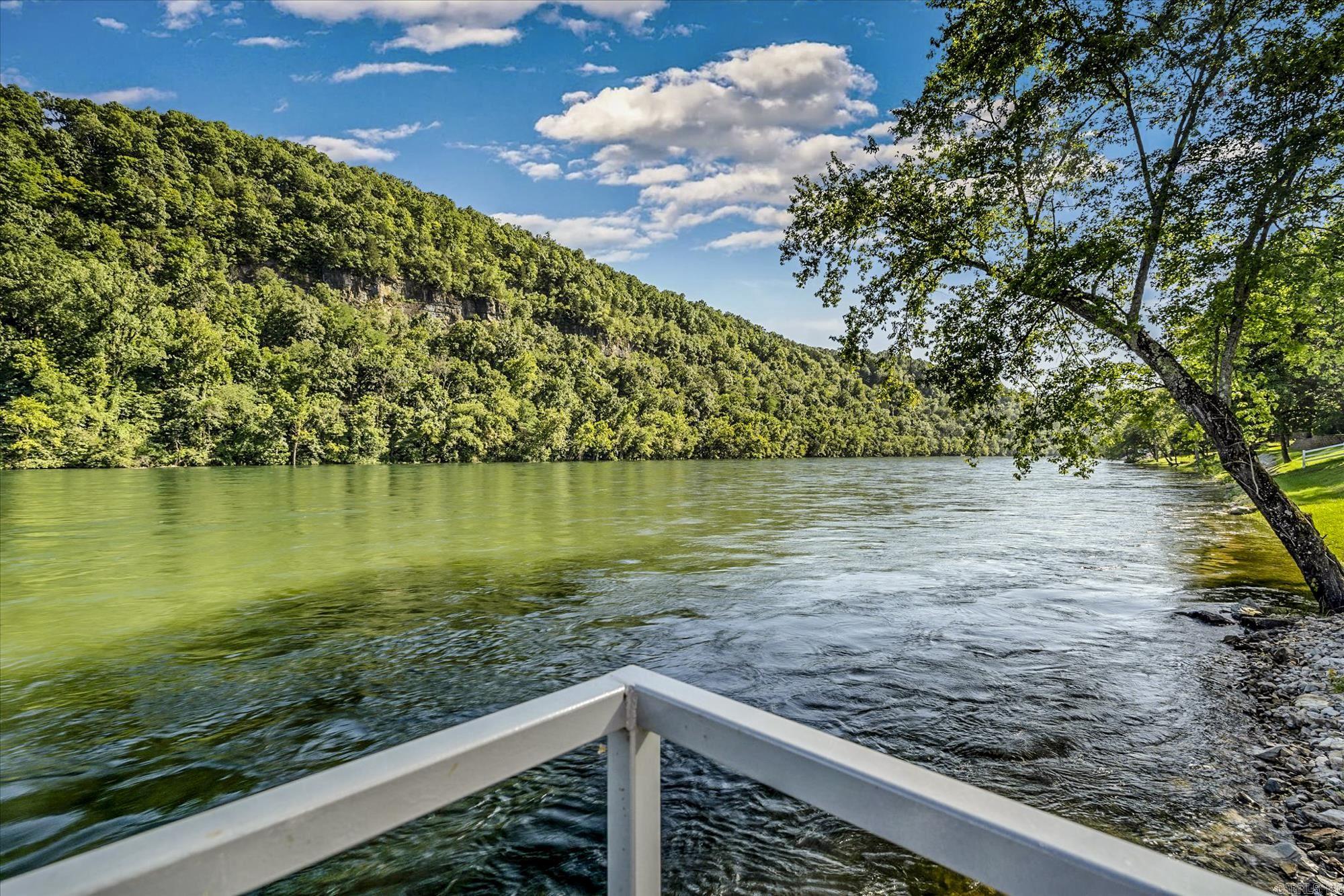 352 Wheatstone Place  Cotter, AR