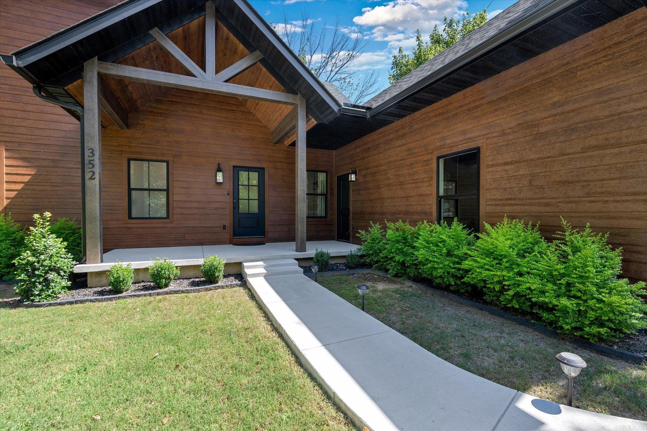 352 Wheatstone Place  Cotter, AR