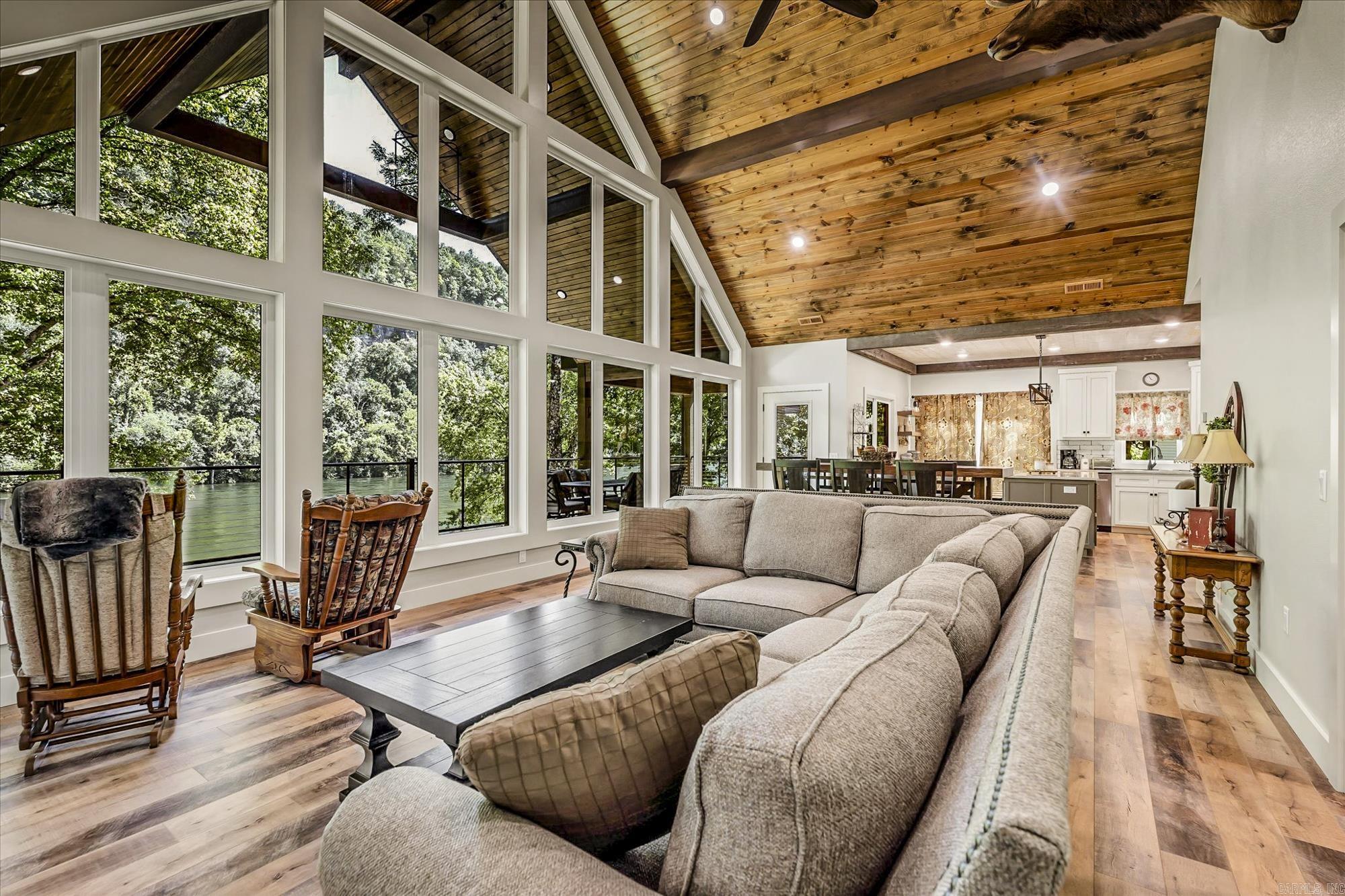 352 Wheatstone Place  Cotter, AR