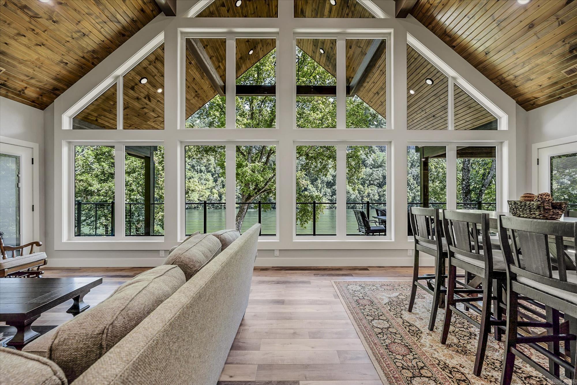 352 Wheatstone Place  Cotter, AR