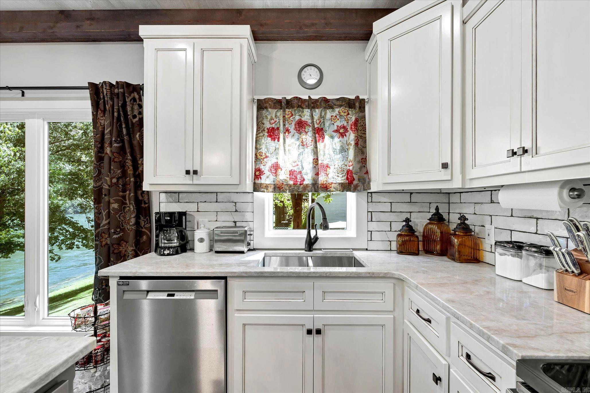 352 Wheatstone Place  Cotter, AR