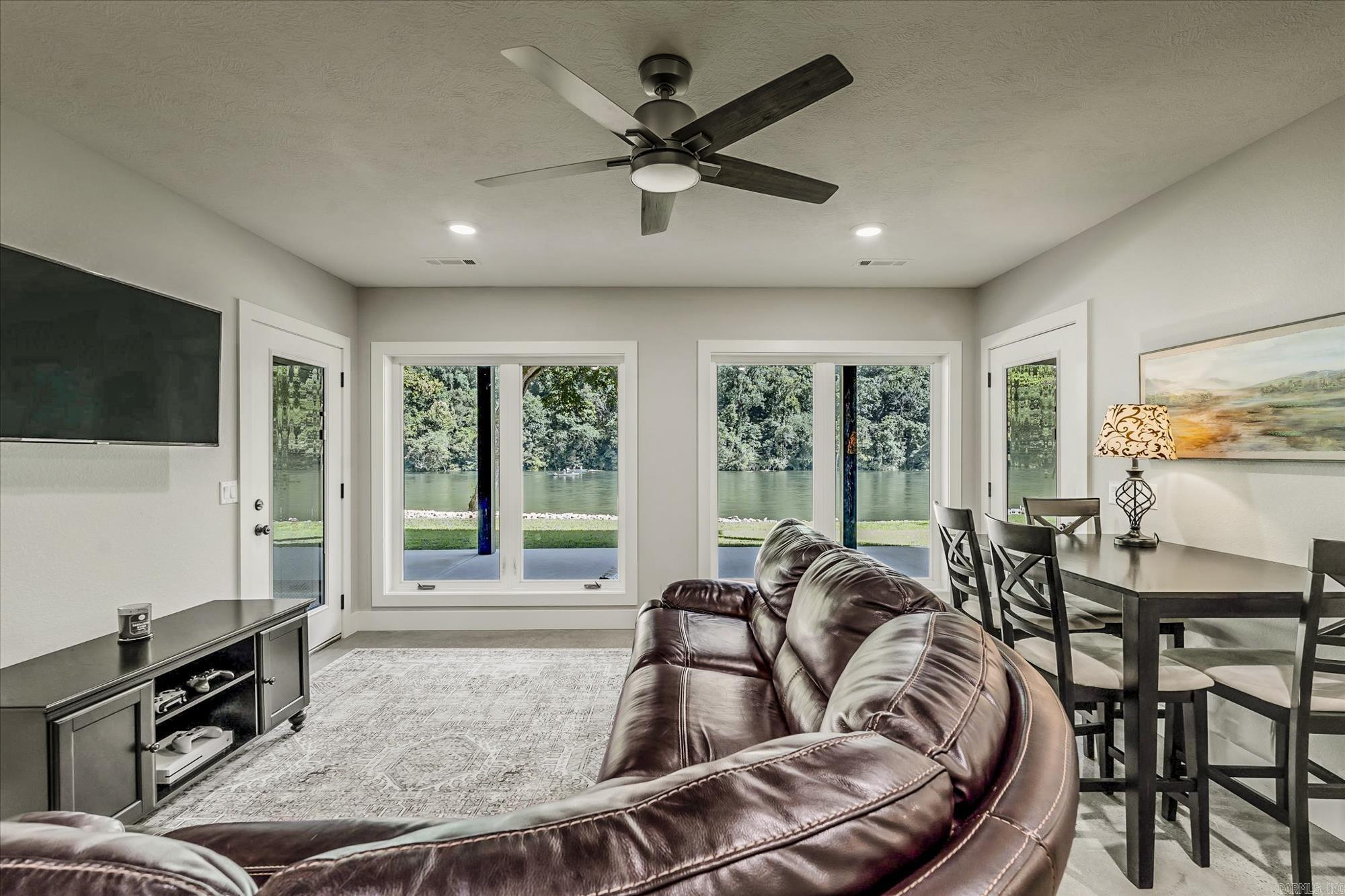 352 Wheatstone Place  Cotter, AR
