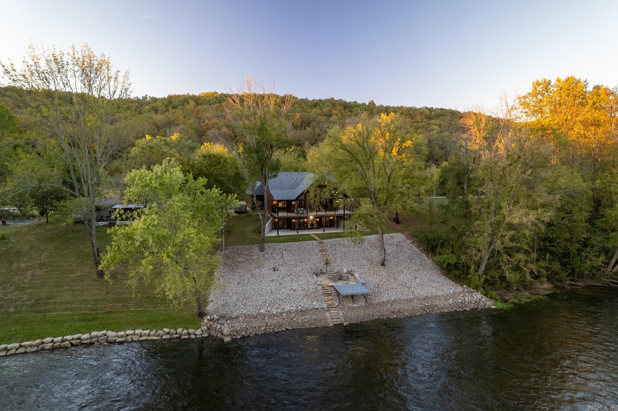 352 Wheatstone Place  Cotter, AR
