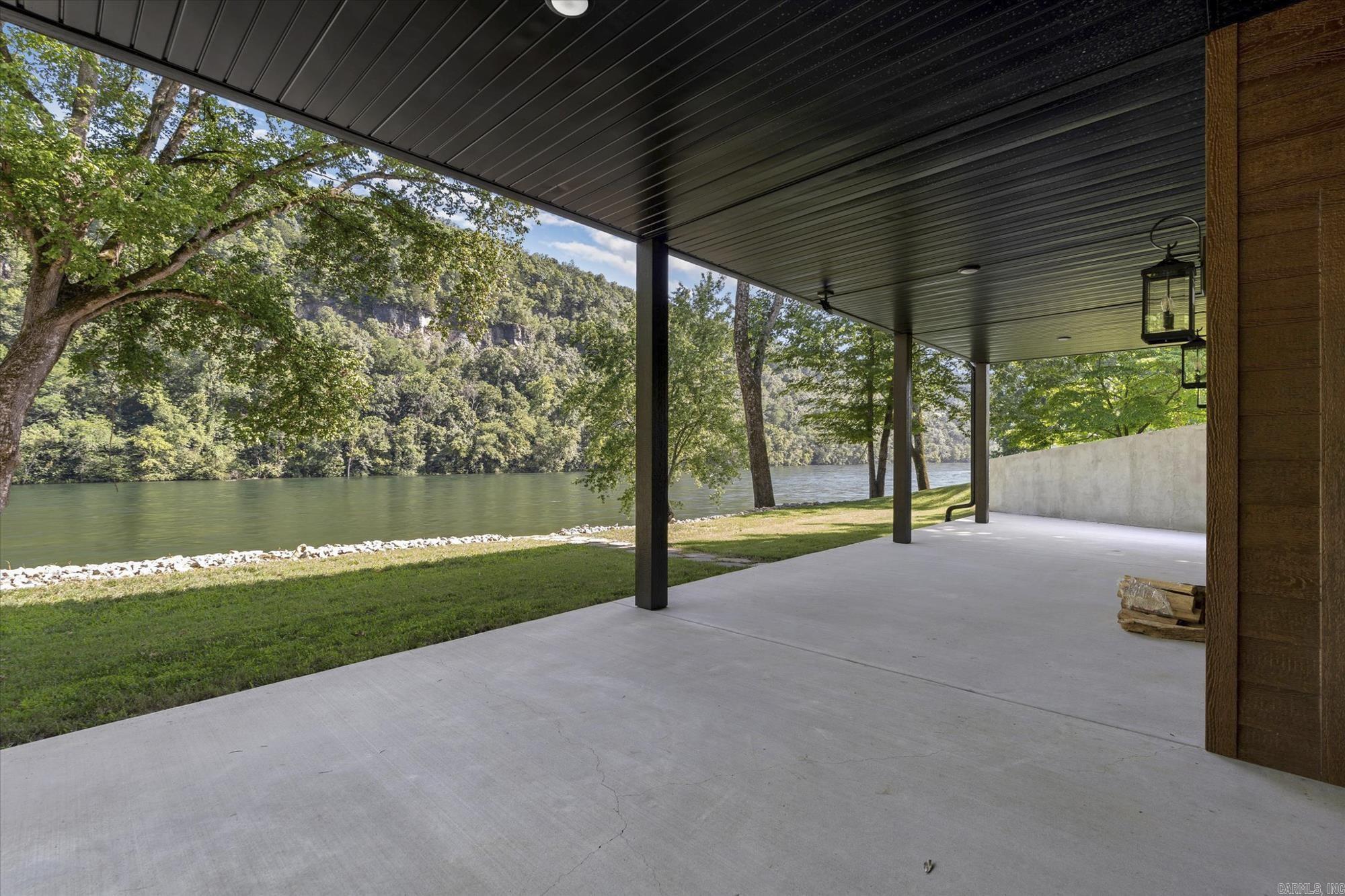 352 Wheatstone Place  Cotter, AR
