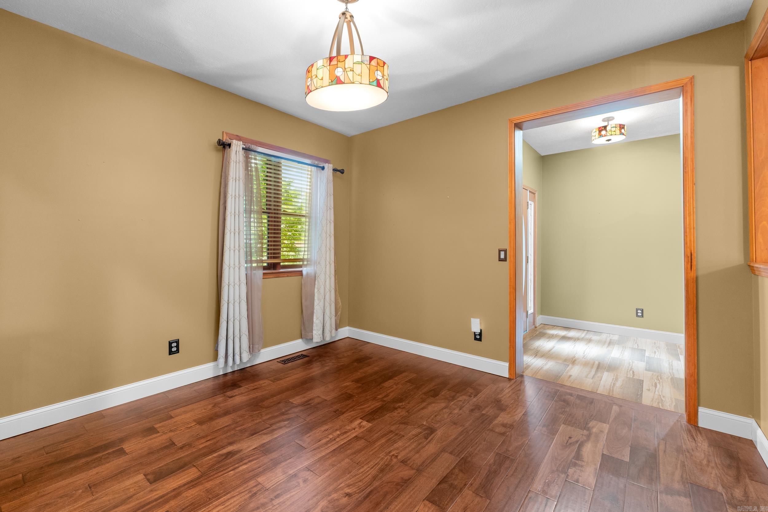 1701 Inverness Dr  Mountain Home, AR