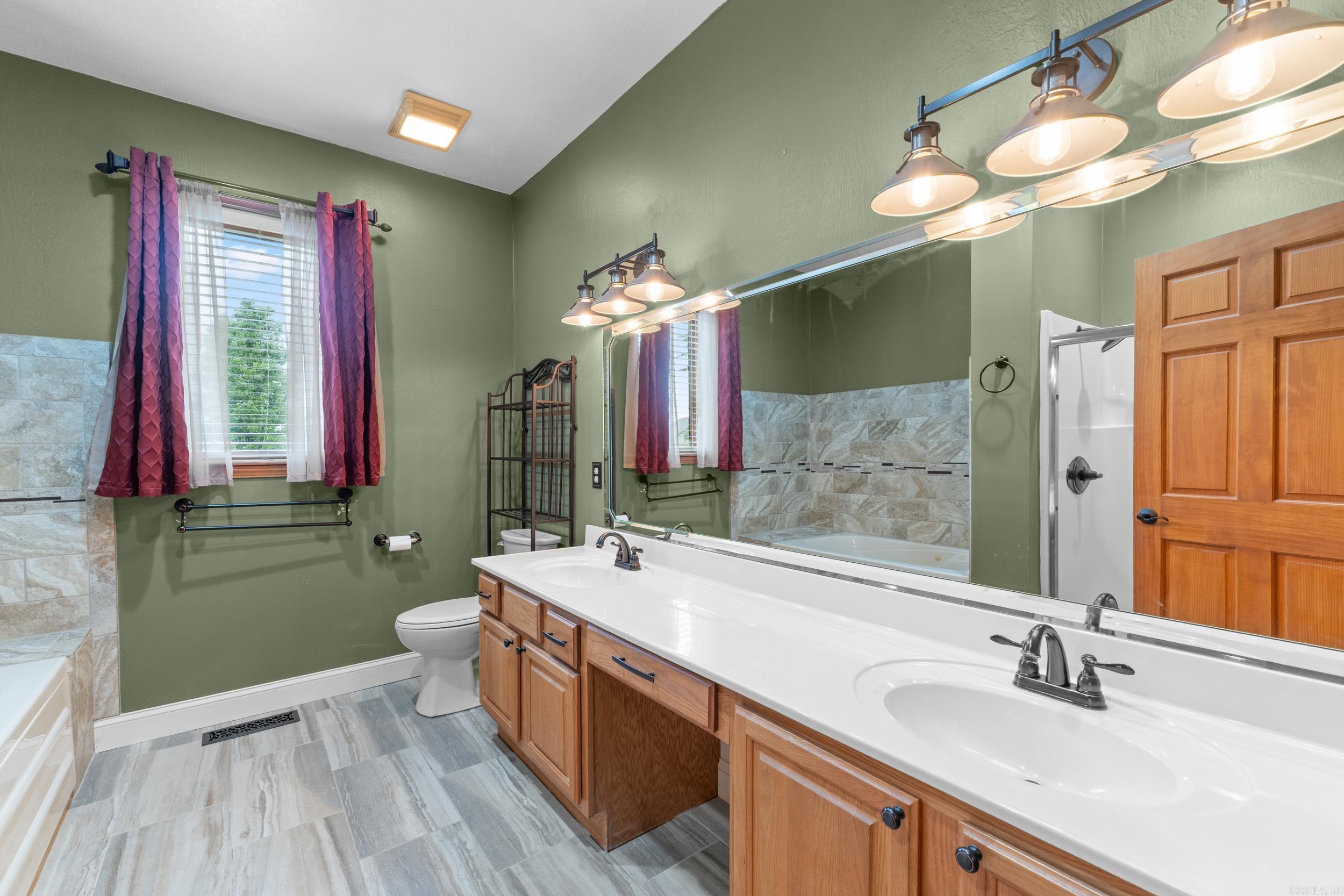1701 Inverness Dr  Mountain Home, AR