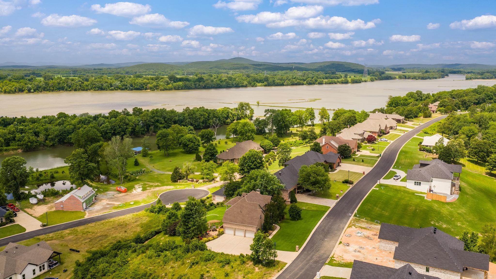 89 River Road Drive W  Mayflower, AR