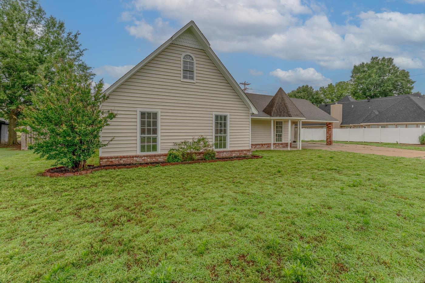 504 Honeysuckle  Trumann, AR