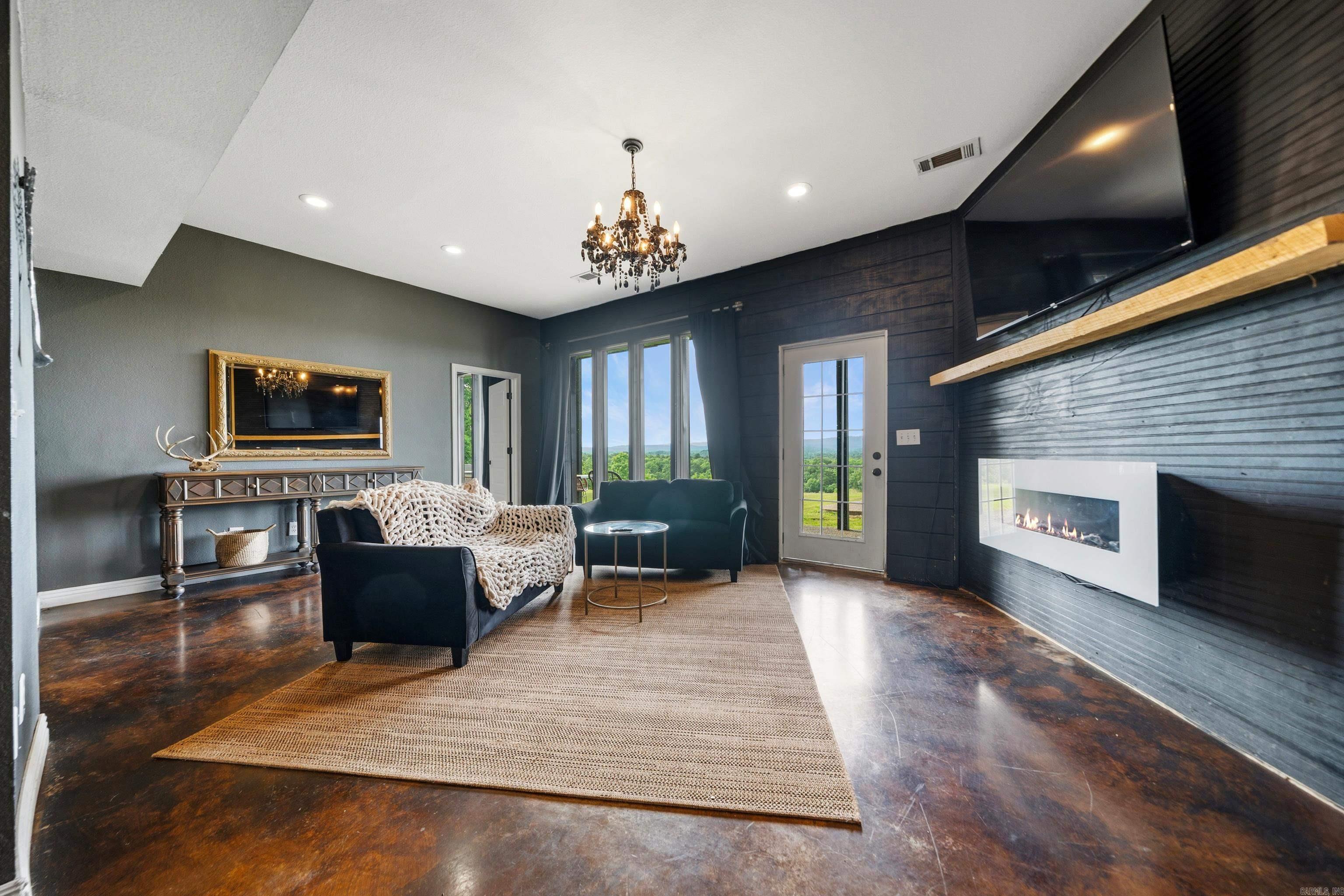 115 East Hawkview Place Royal, AR 71968