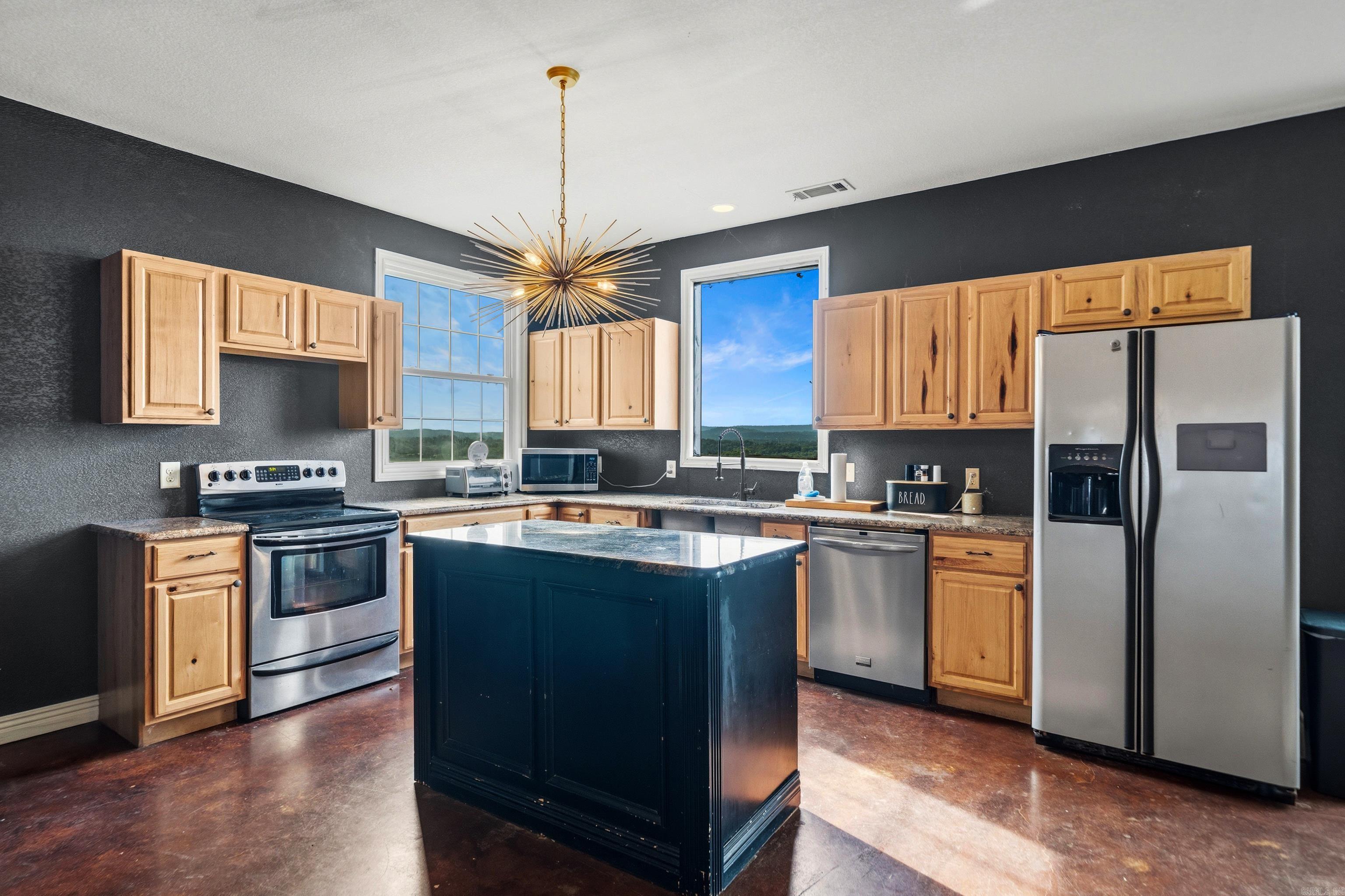 115 East Hawkview  Royal, AR