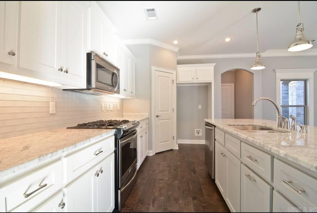 9517 Meadow Valley  Sherwood, AR