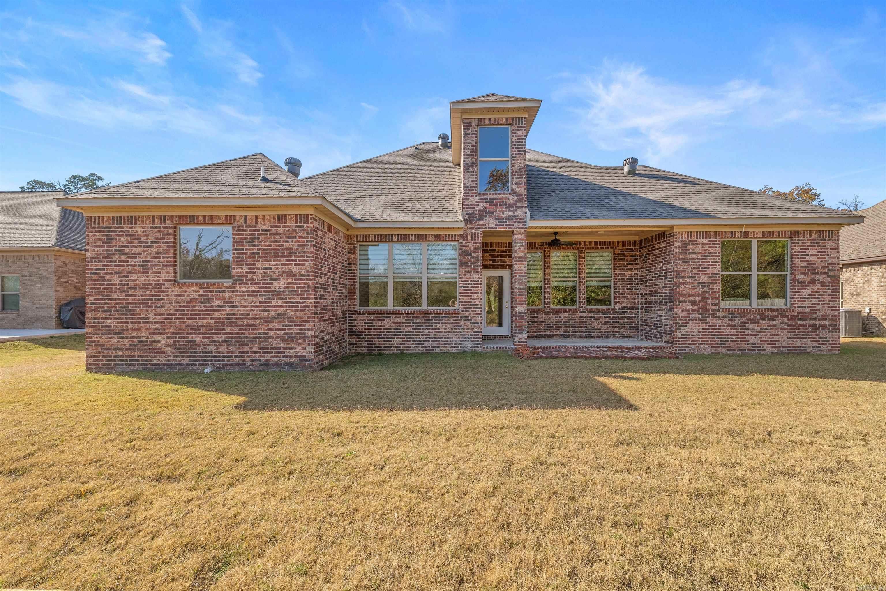 7926 S Shoreline  Benton, AR