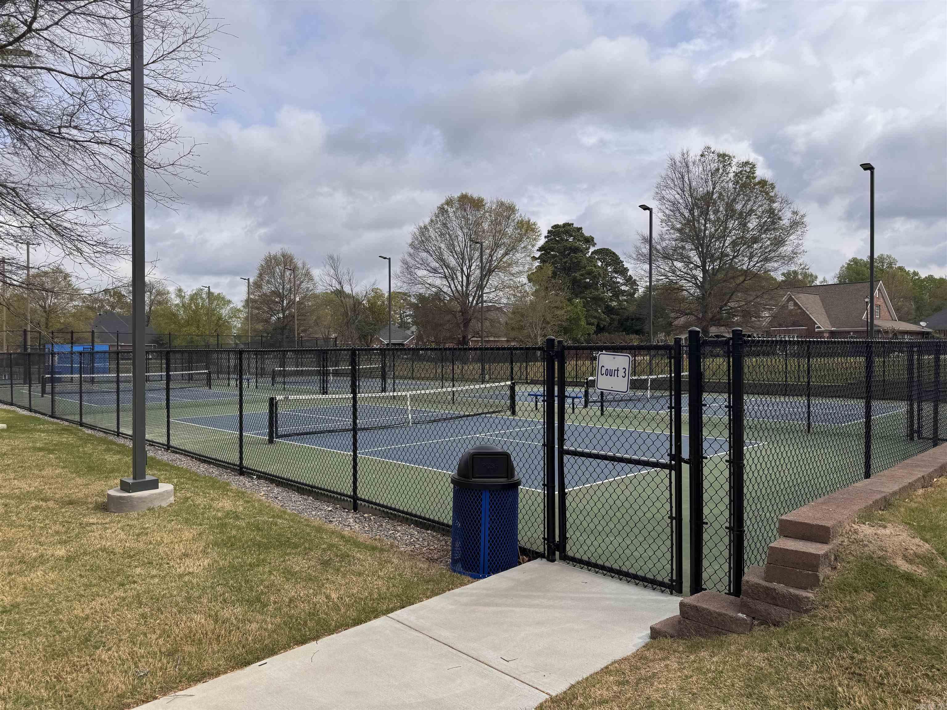 7926 S Shoreline  Benton, AR