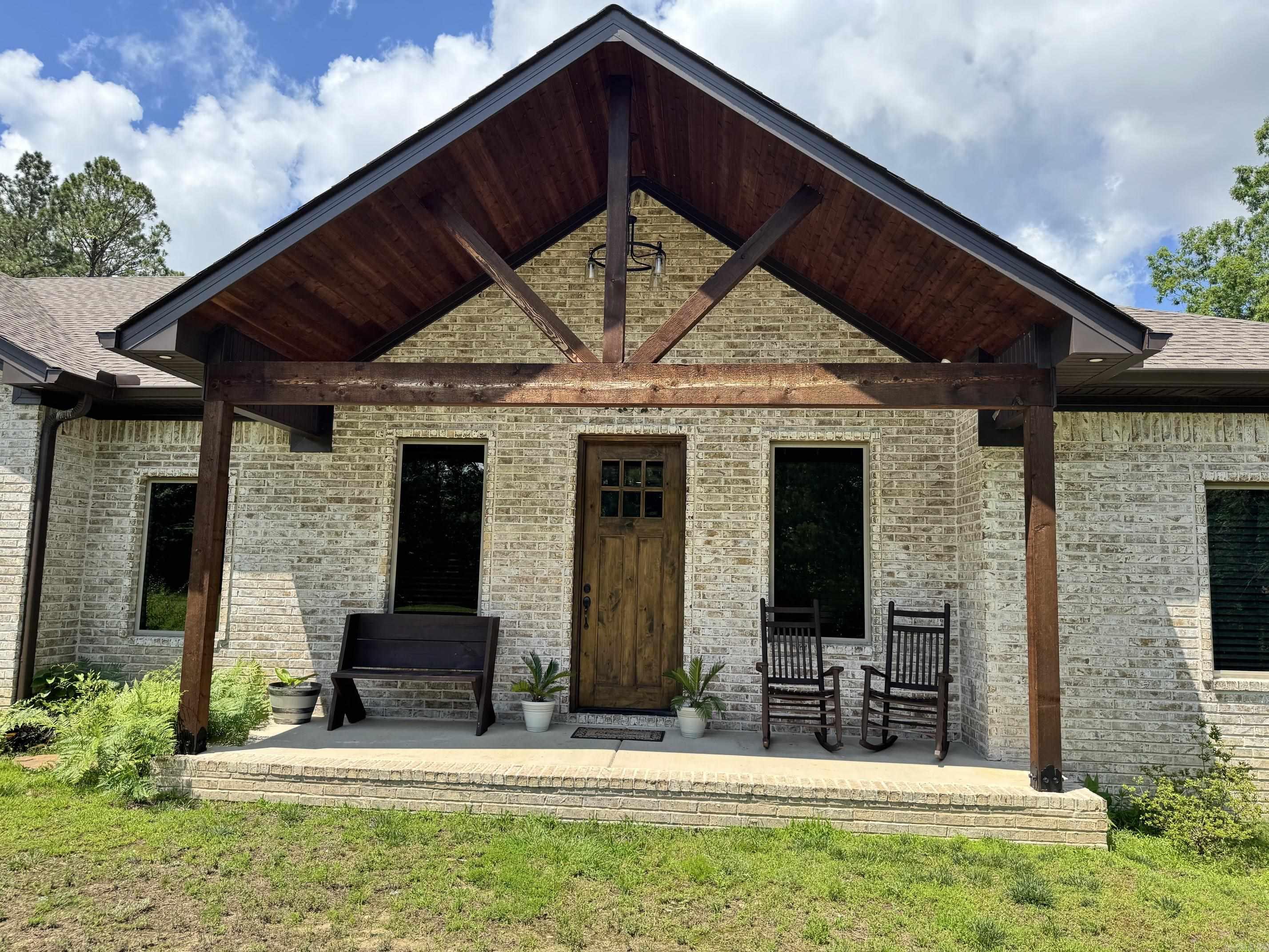 5111 Oklahoma Inn  Benton, AR