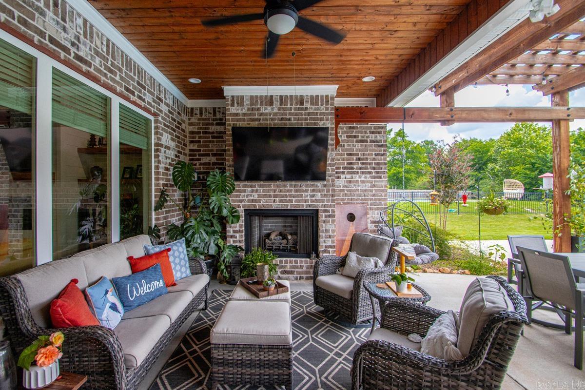 7750 S Shoreline  Benton, AR