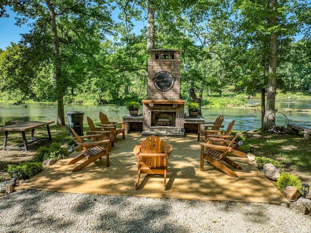 99 Highway 63 South  Mammoth Spring, AR