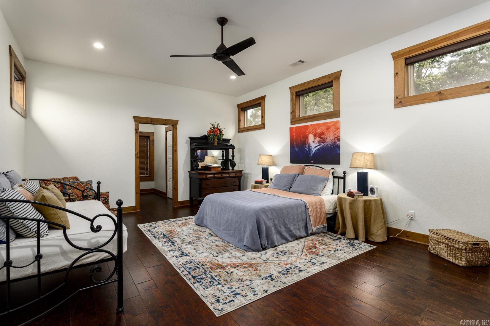 1202 Hilldale Cove Alexander, AR 72002