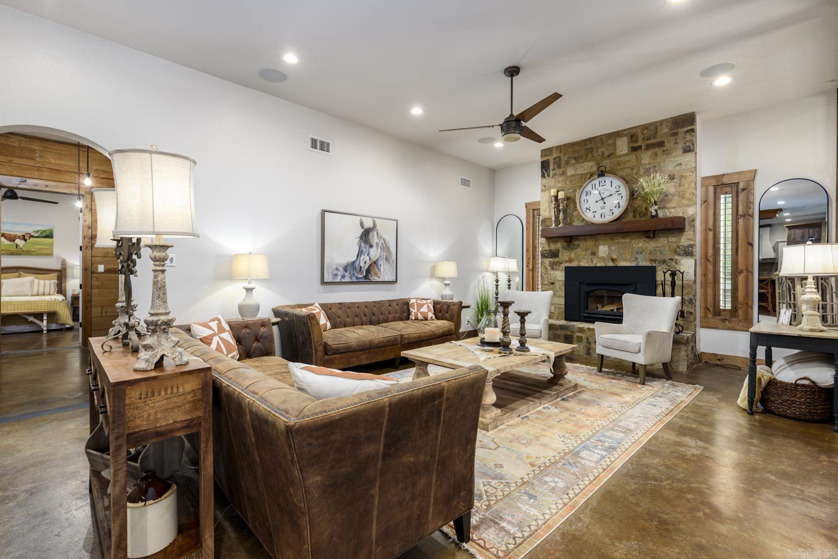 1202 Hilldale Cove Alexander, AR 72002