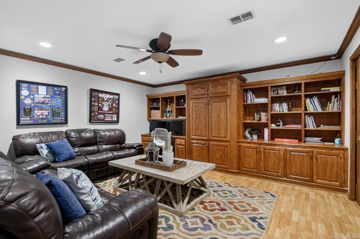 1145 Cambridge Circle Benton, AR 72019