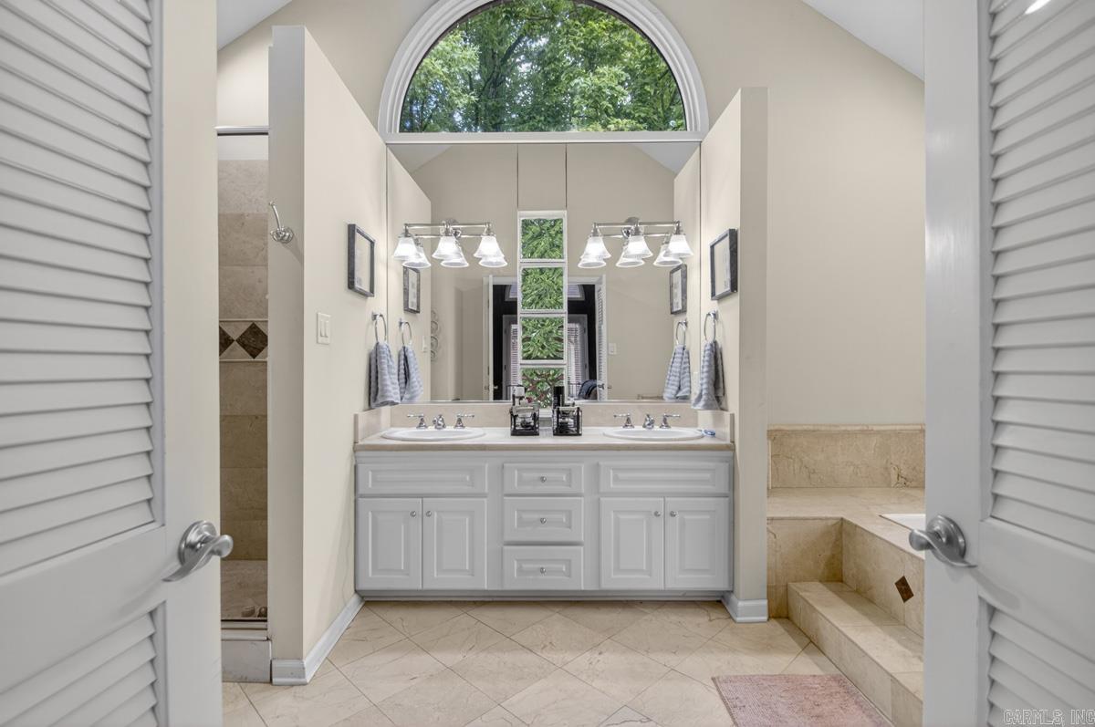 1145 Cambridge Circle Benton, AR 72019