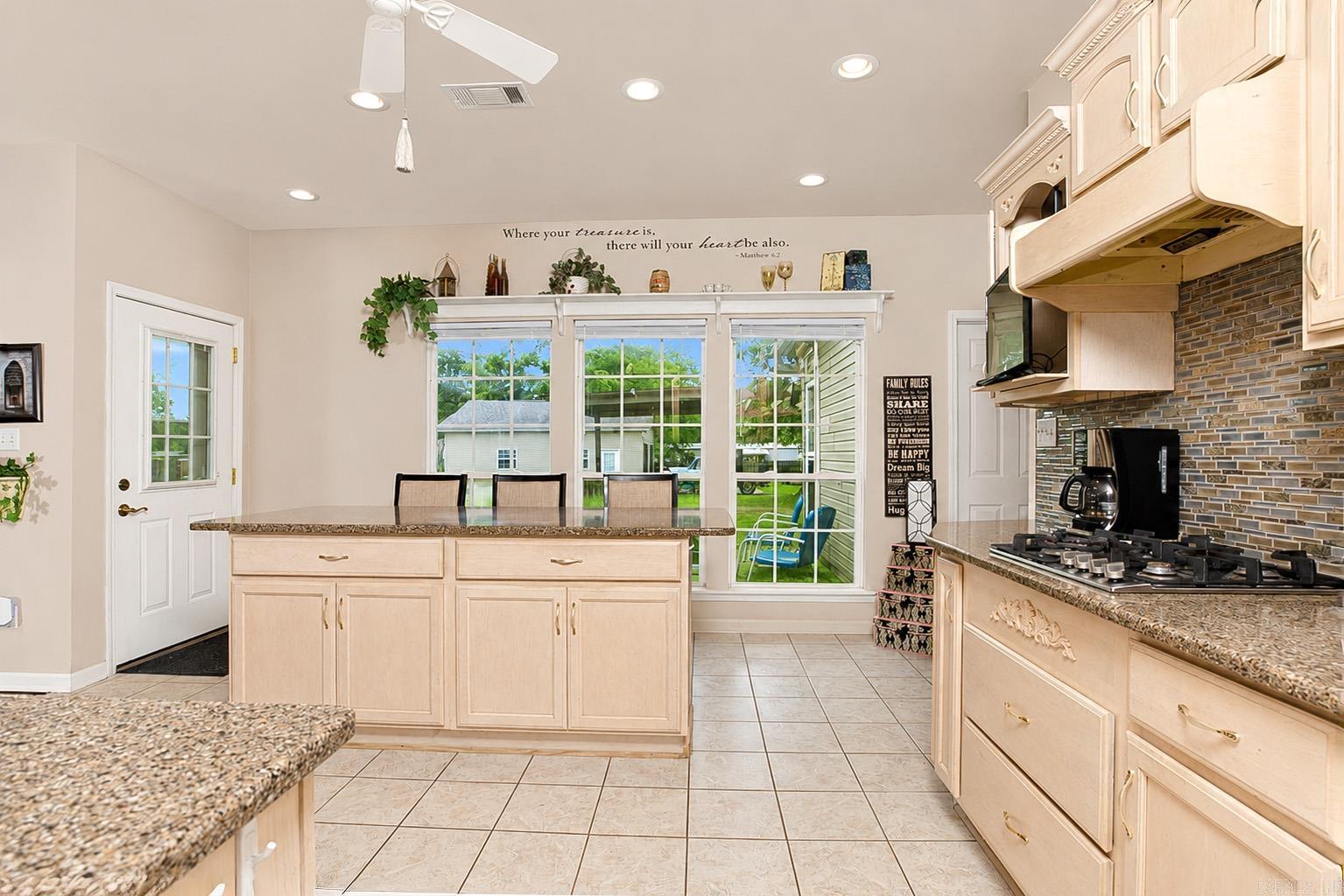 211 Betty  White Hall, AR