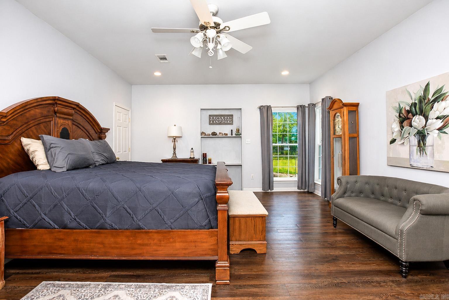211 Betty  White Hall, AR