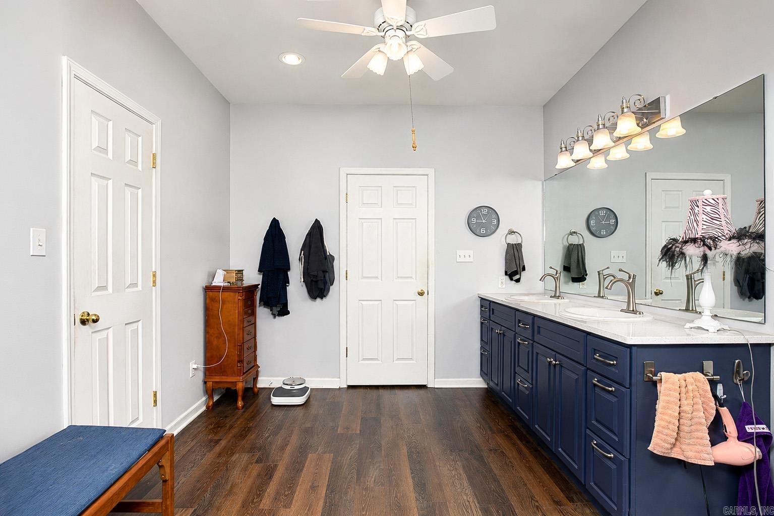 211 Betty  White Hall, AR