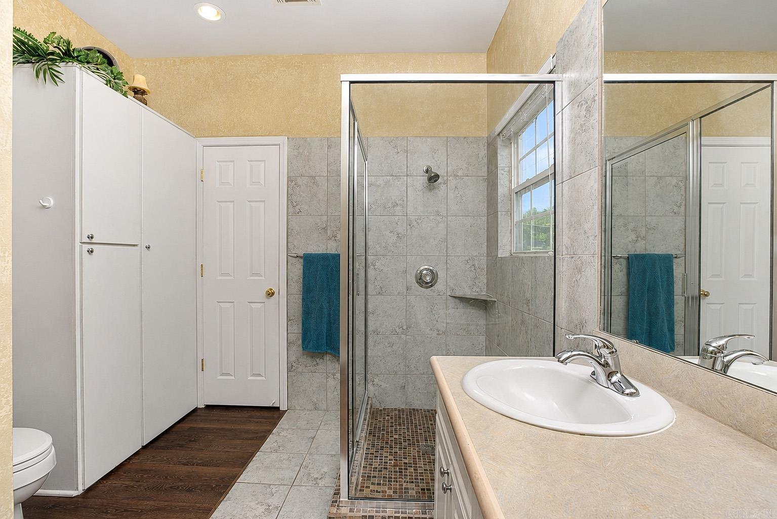 211 Betty  White Hall, AR