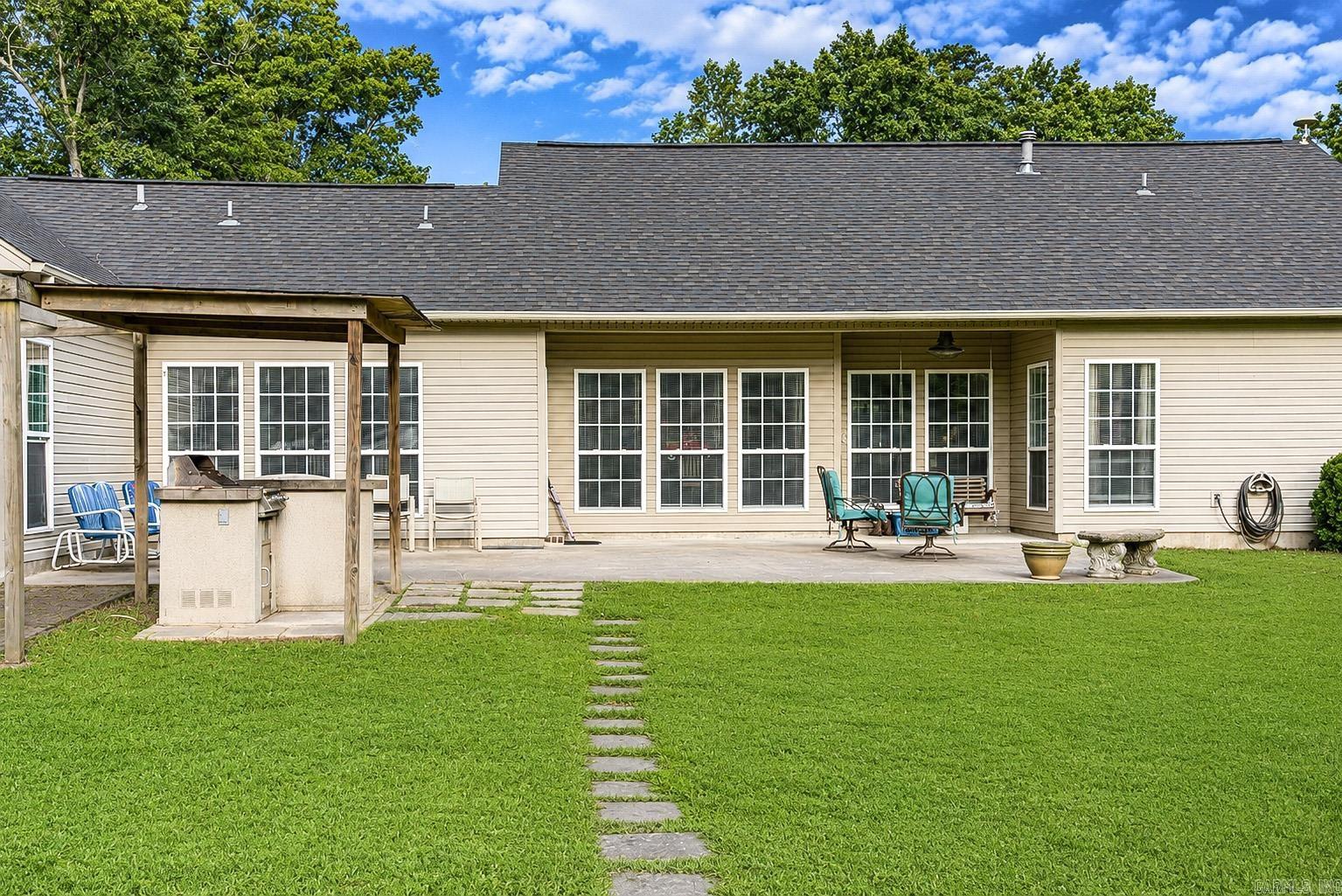 211 Betty  White Hall, AR