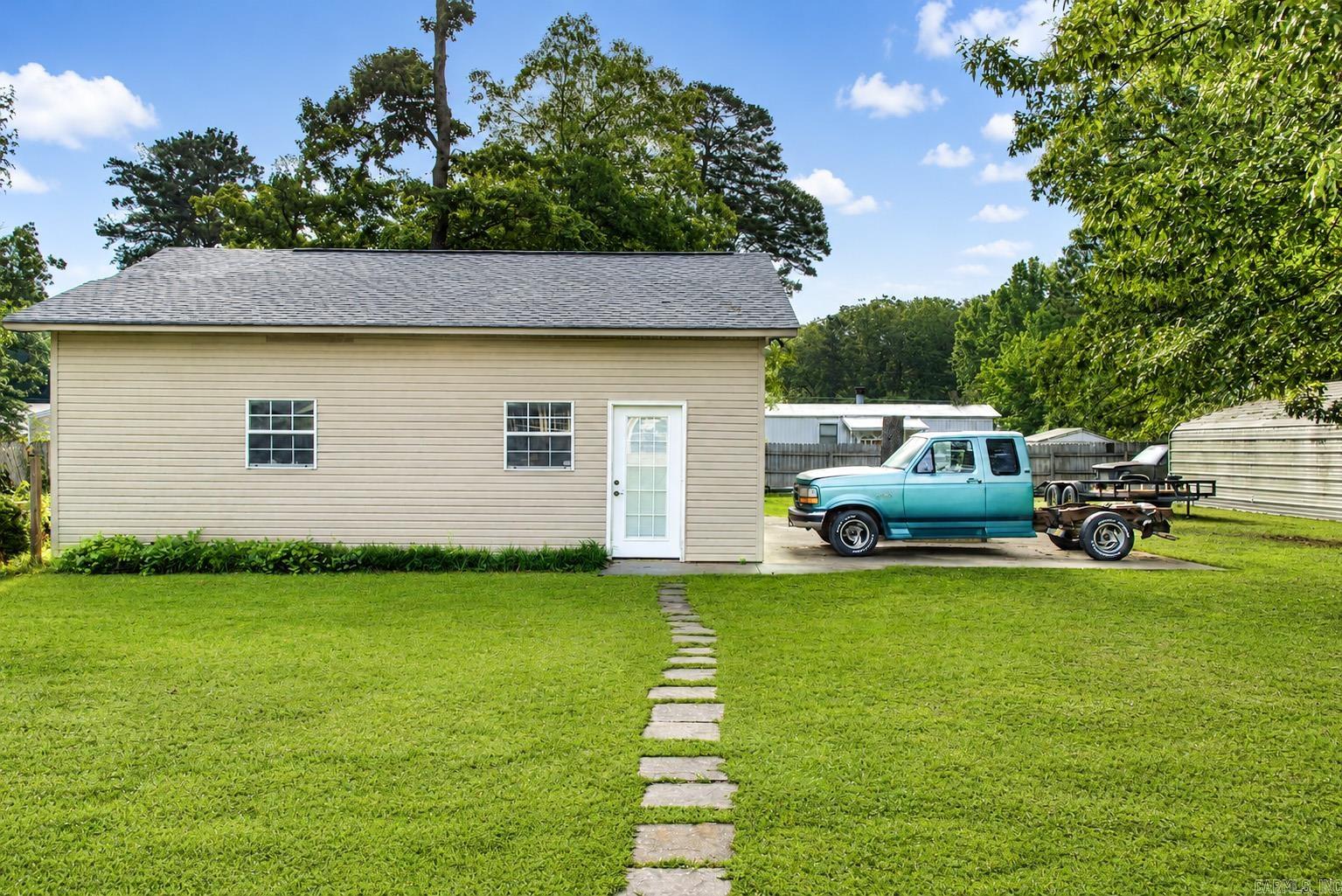 211 Betty  White Hall, AR