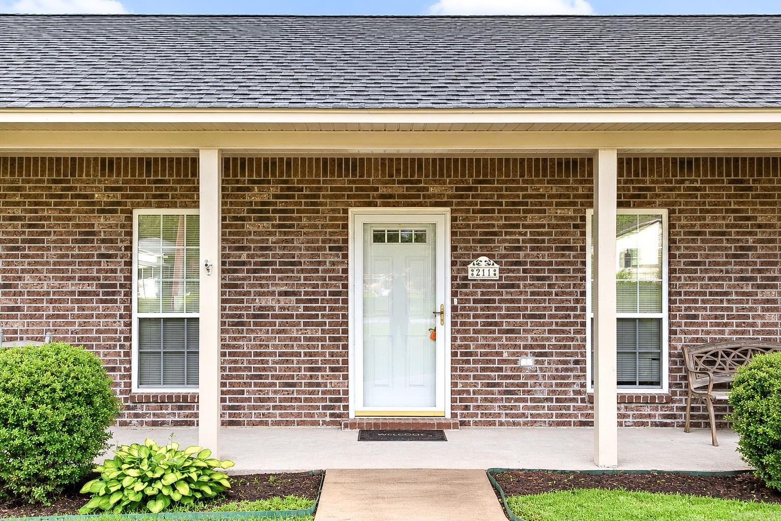 211 Betty  White Hall, AR