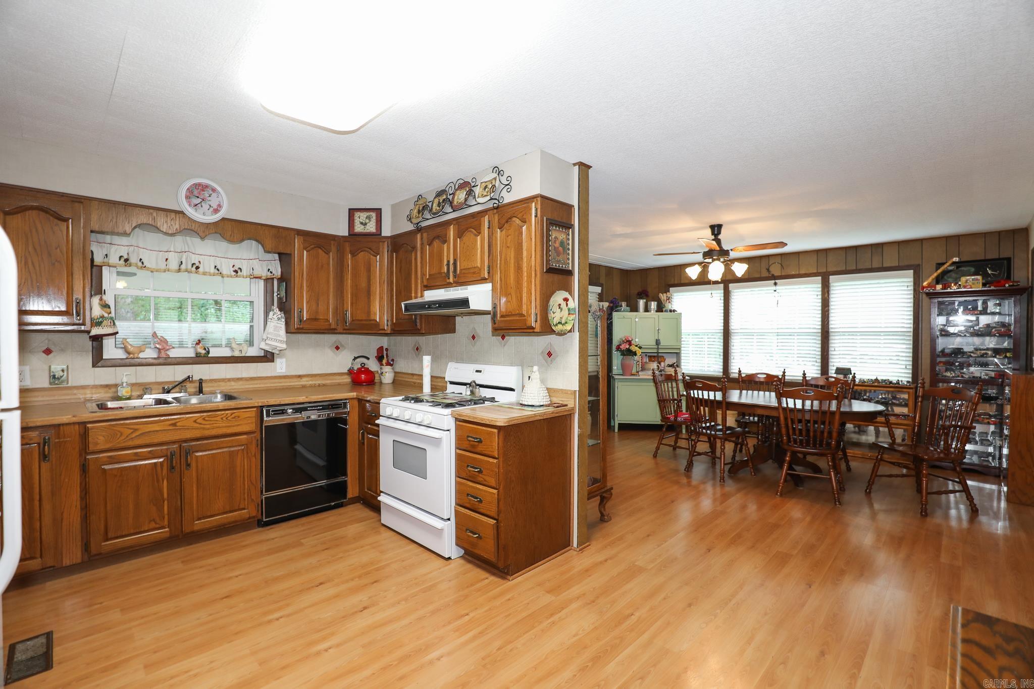 4201 SILICA HEIGHTS RD  Benton, AR