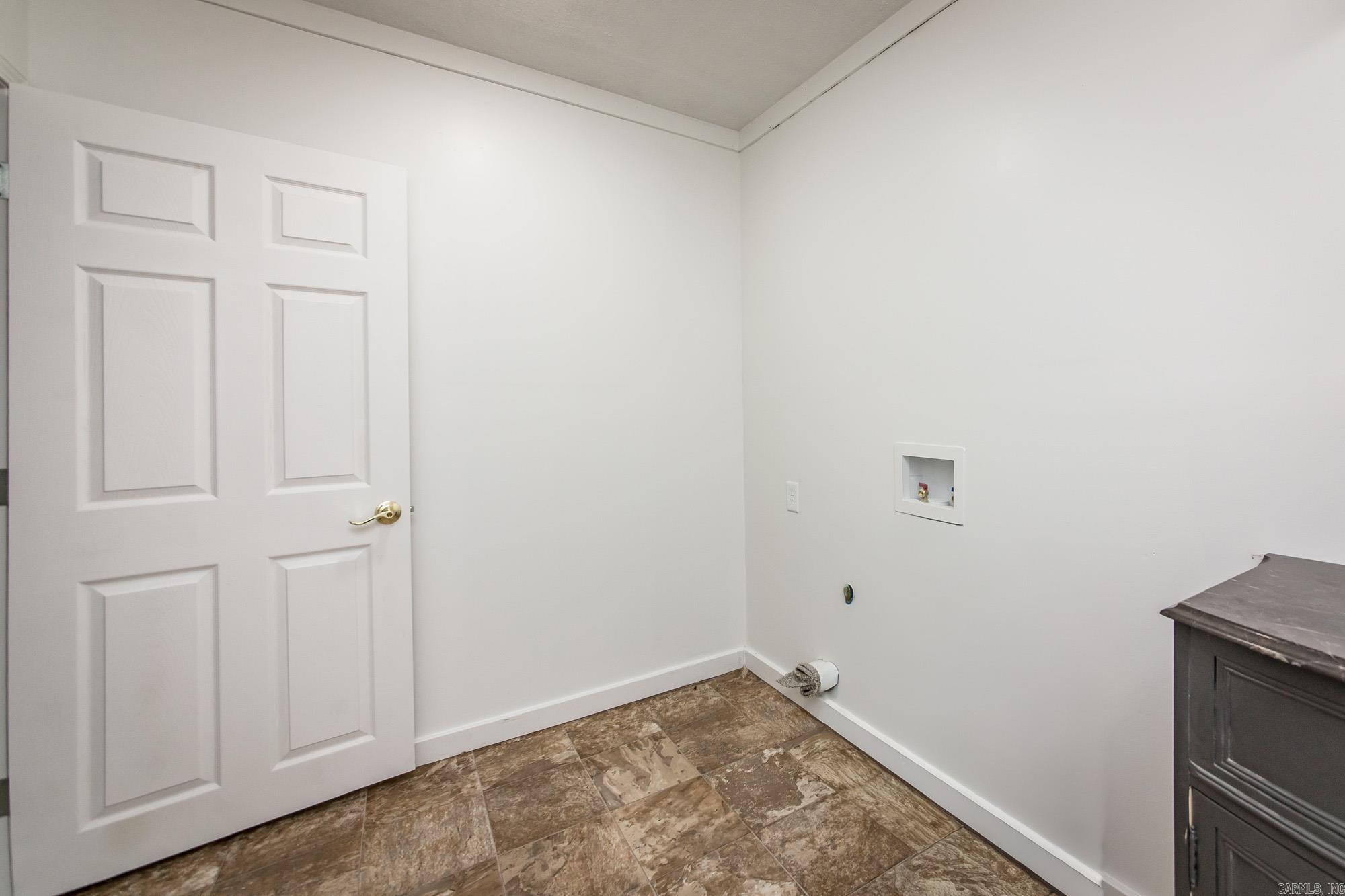 221 Dixon  England, AR