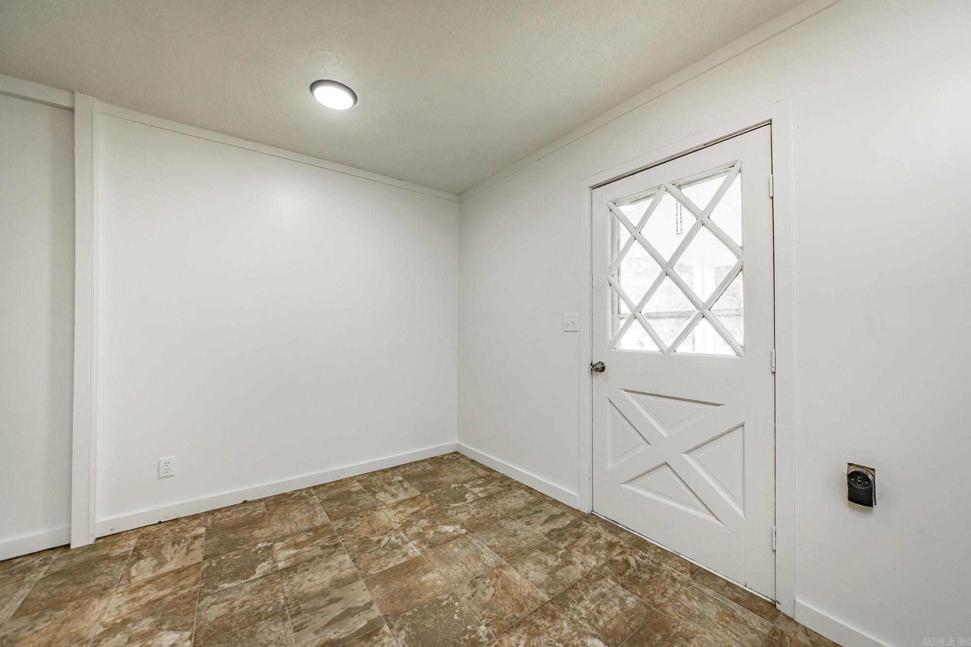 221 Dixon  England, AR