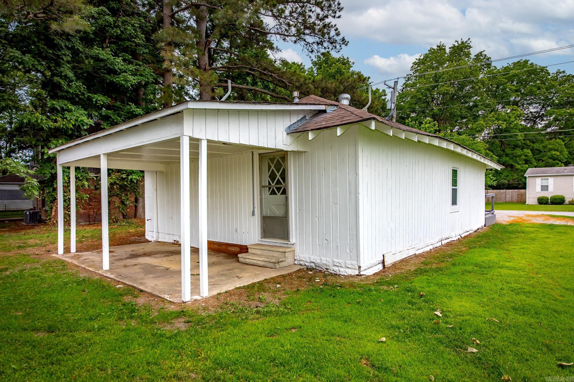 221 Dixon  England, AR