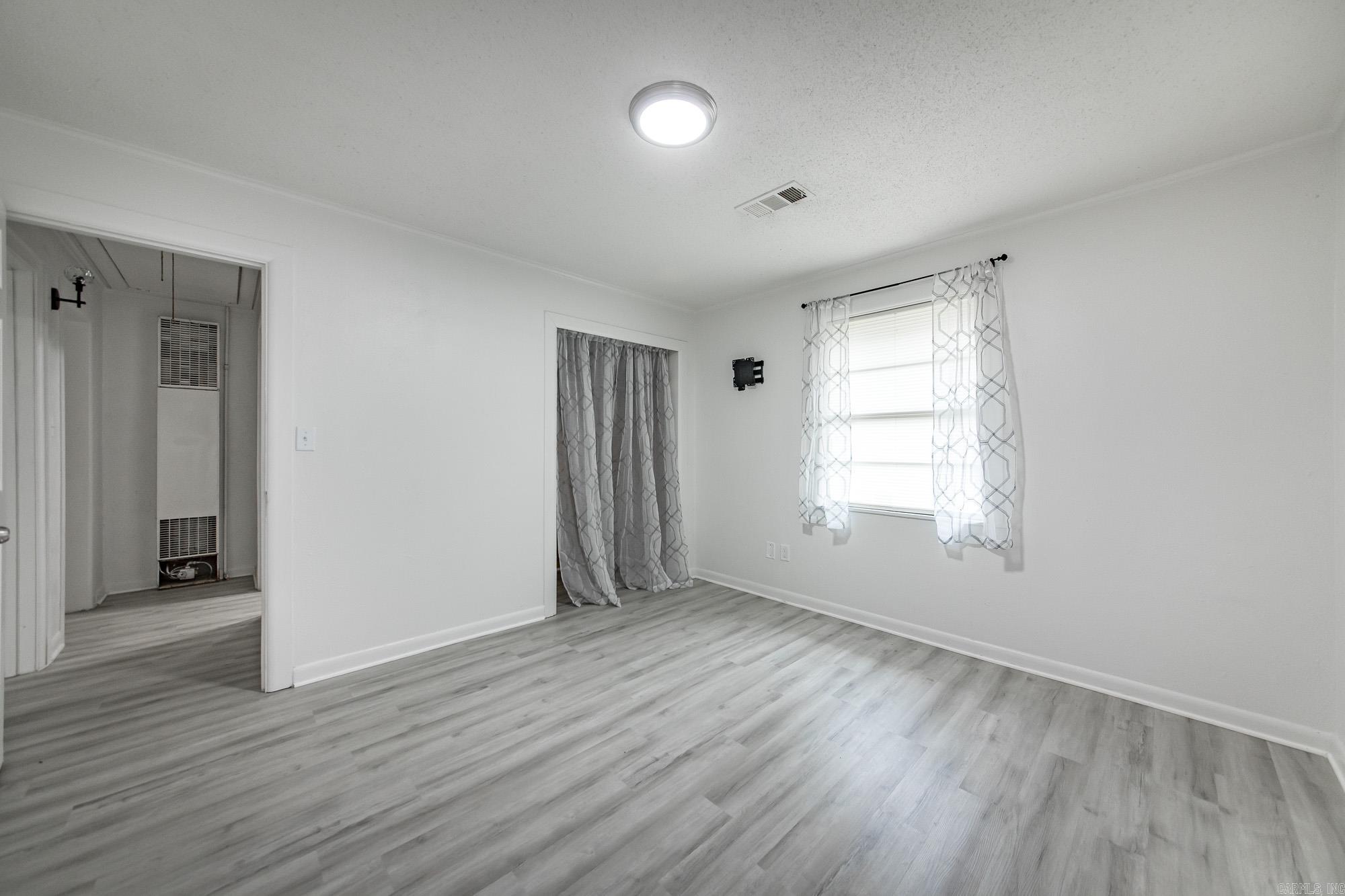 513 NE 1st  England, AR