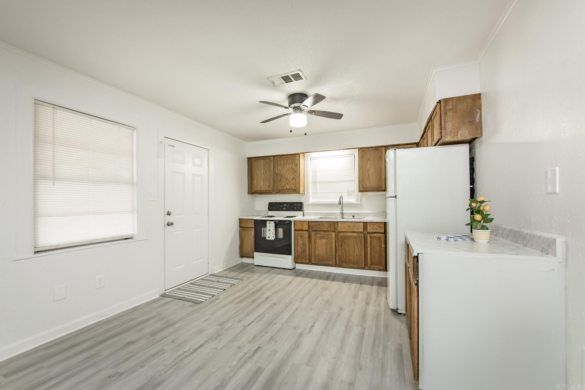 513 NE 1st  England, AR