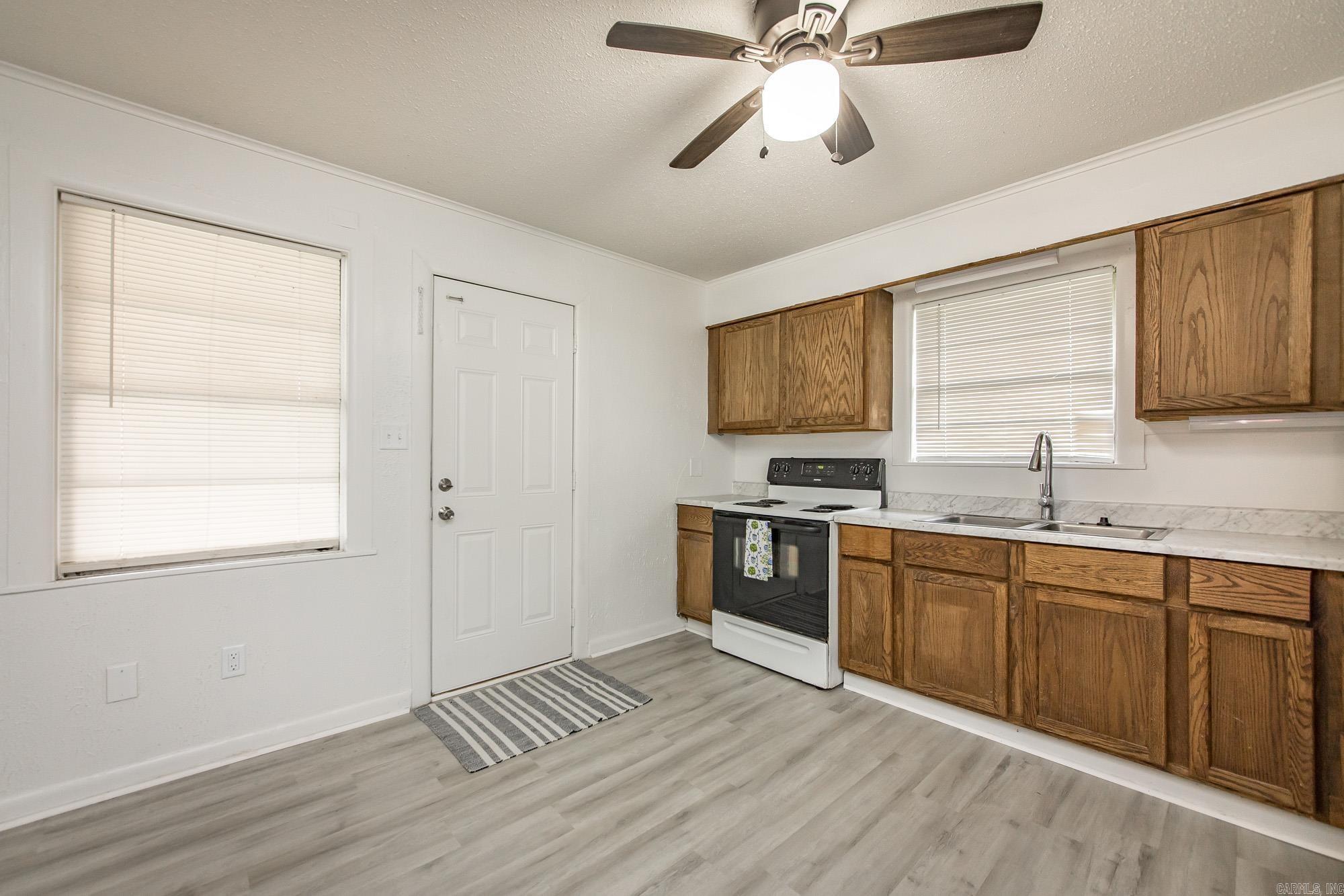 513 NE 1st  England, AR
