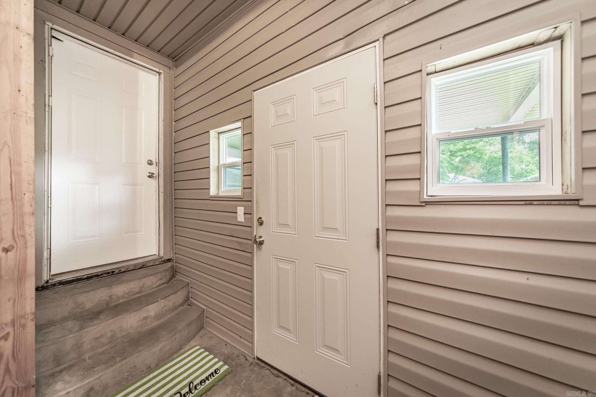 513 NE 1st  England, AR