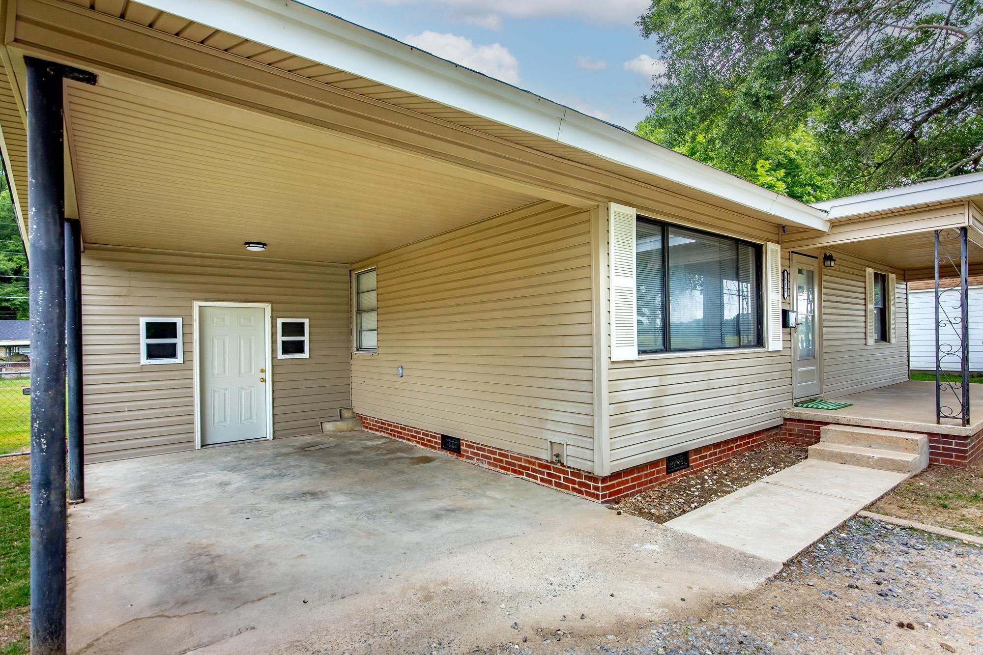 513 NE 1st  England, AR