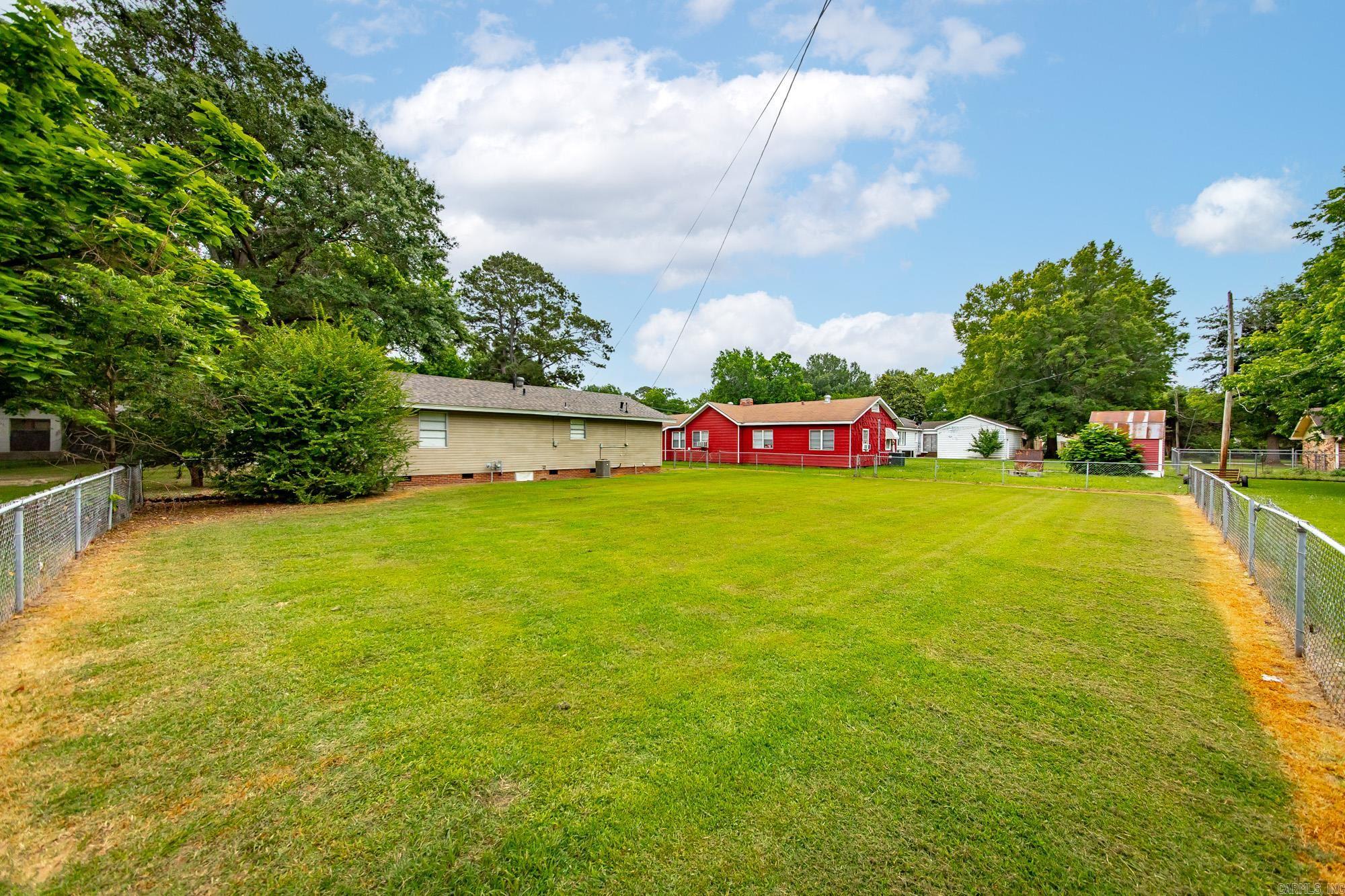 513 NE 1st  England, AR