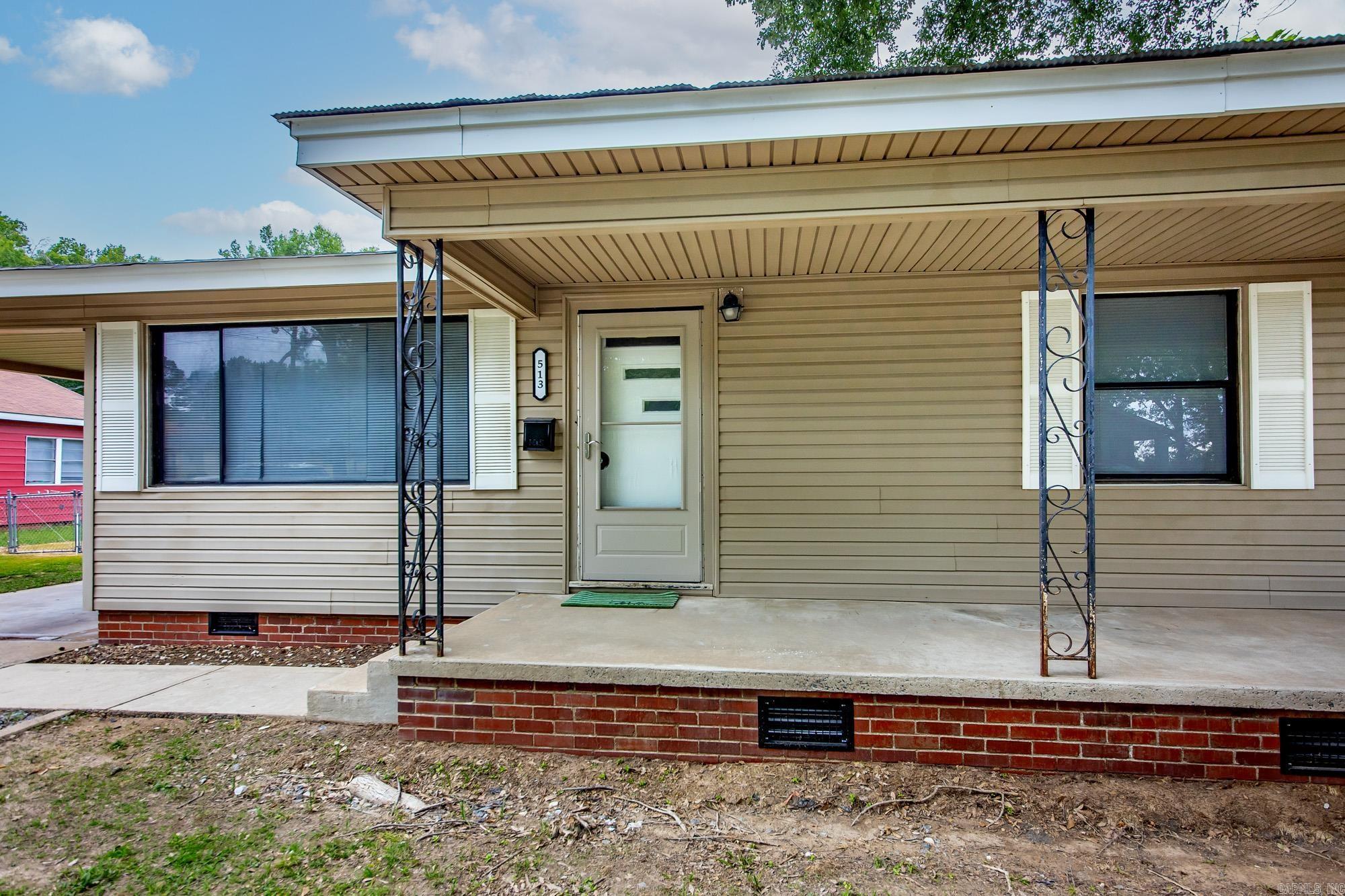 513 NE 1st  England, AR