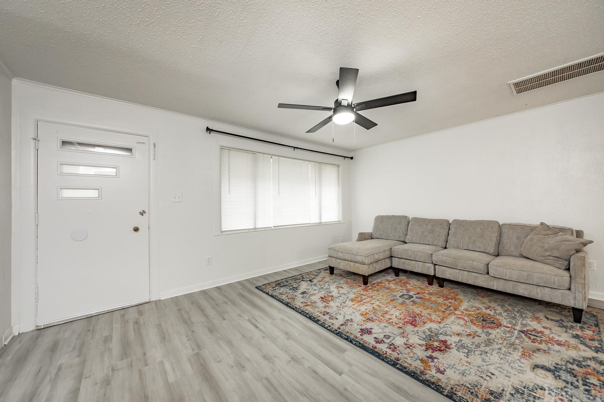 513 NE 1st  England, AR
