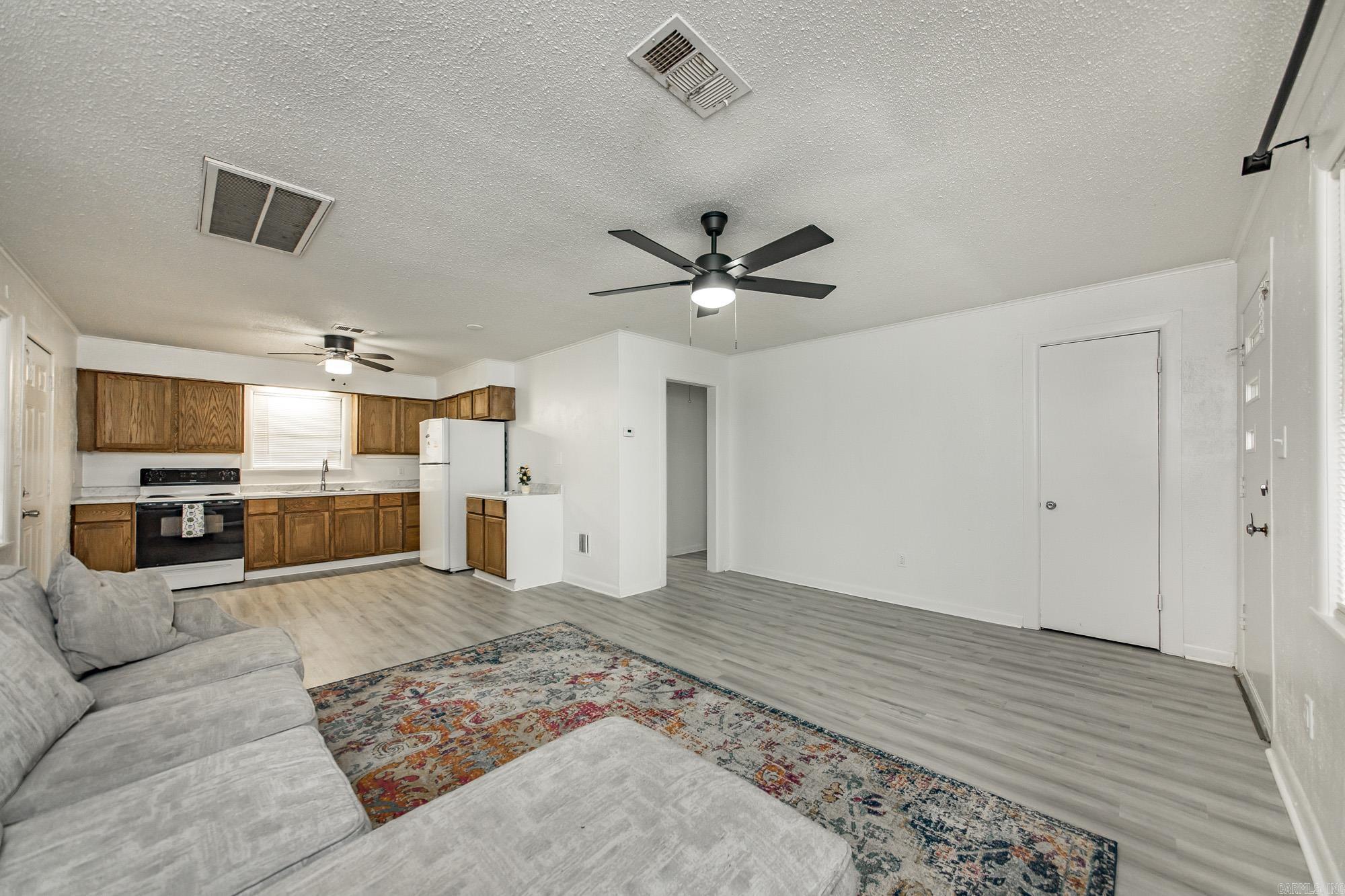 513 NE 1st  England, AR