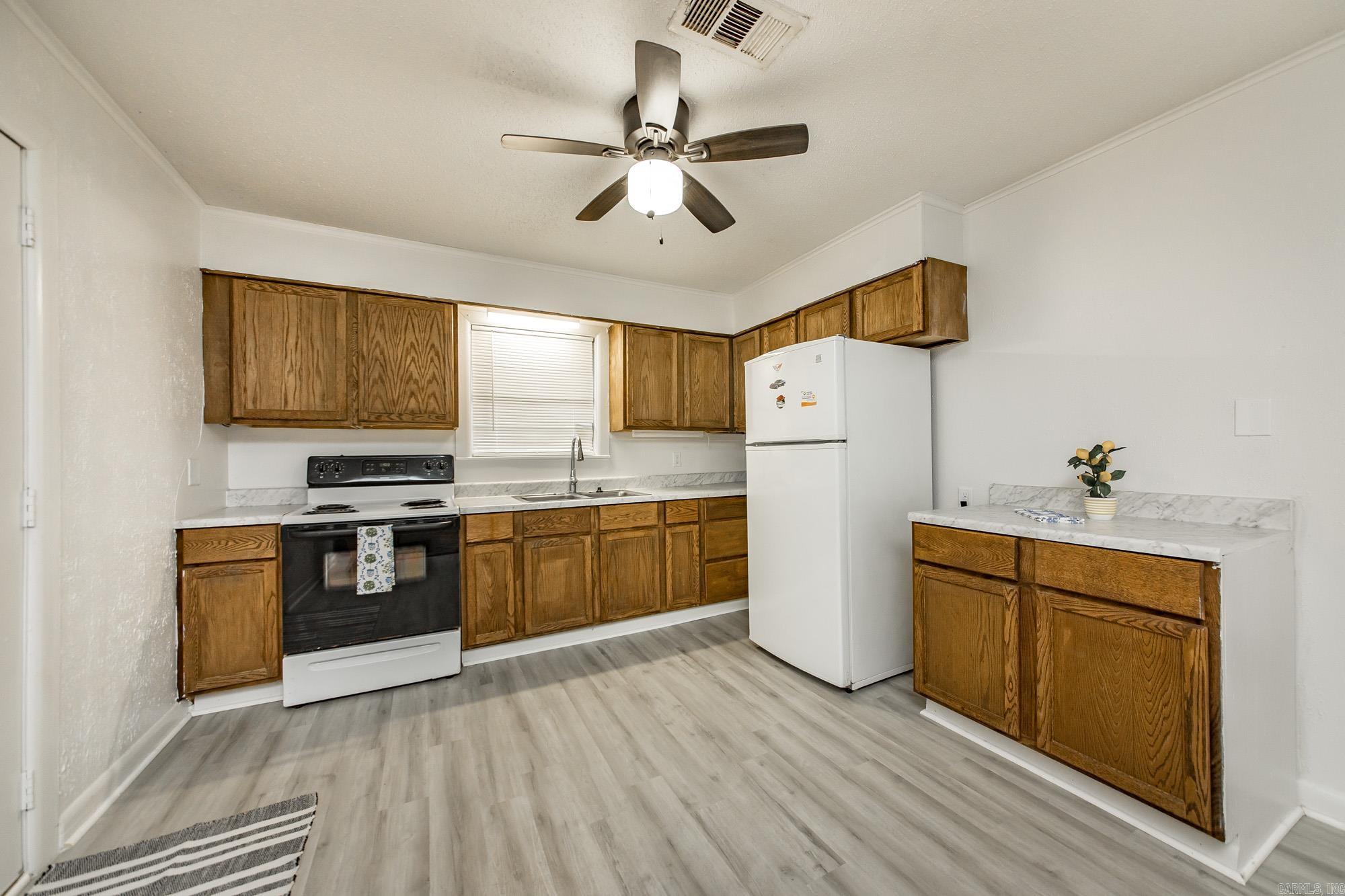513 NE 1st  England, AR