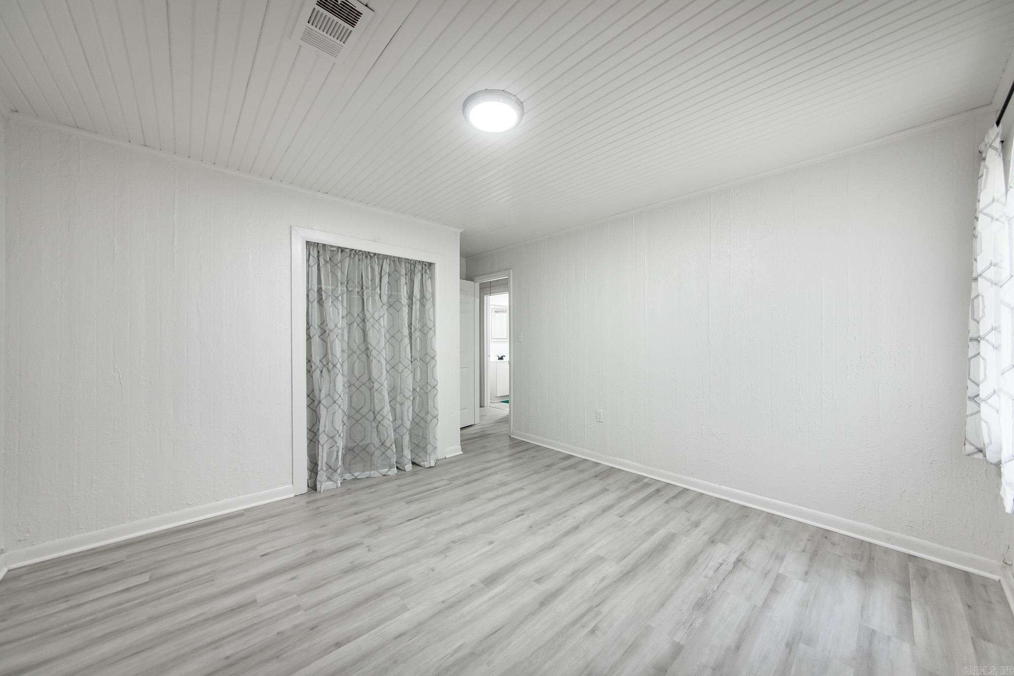 513 NE 1st  England, AR