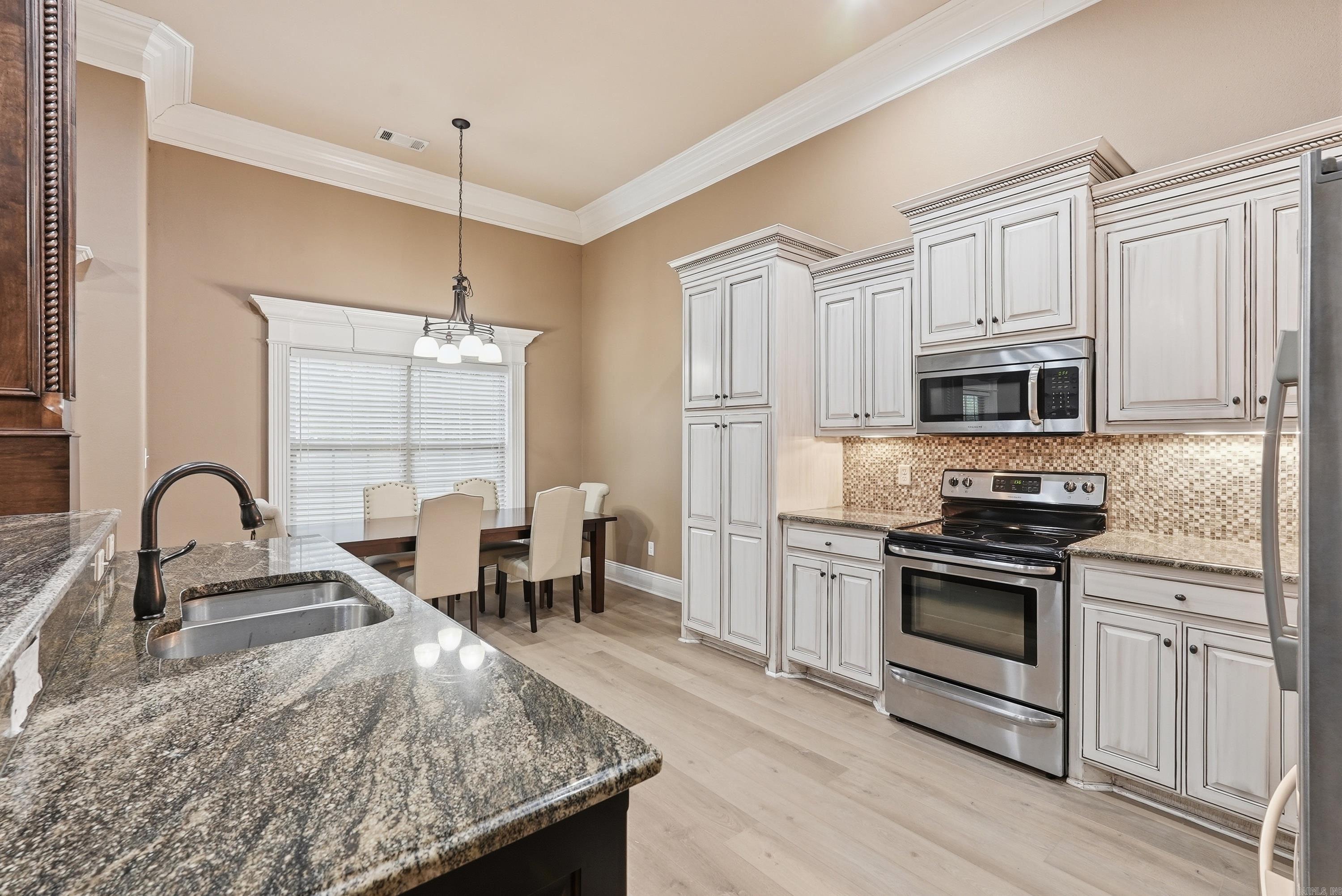 404 Creekside Cove  Bryant, AR