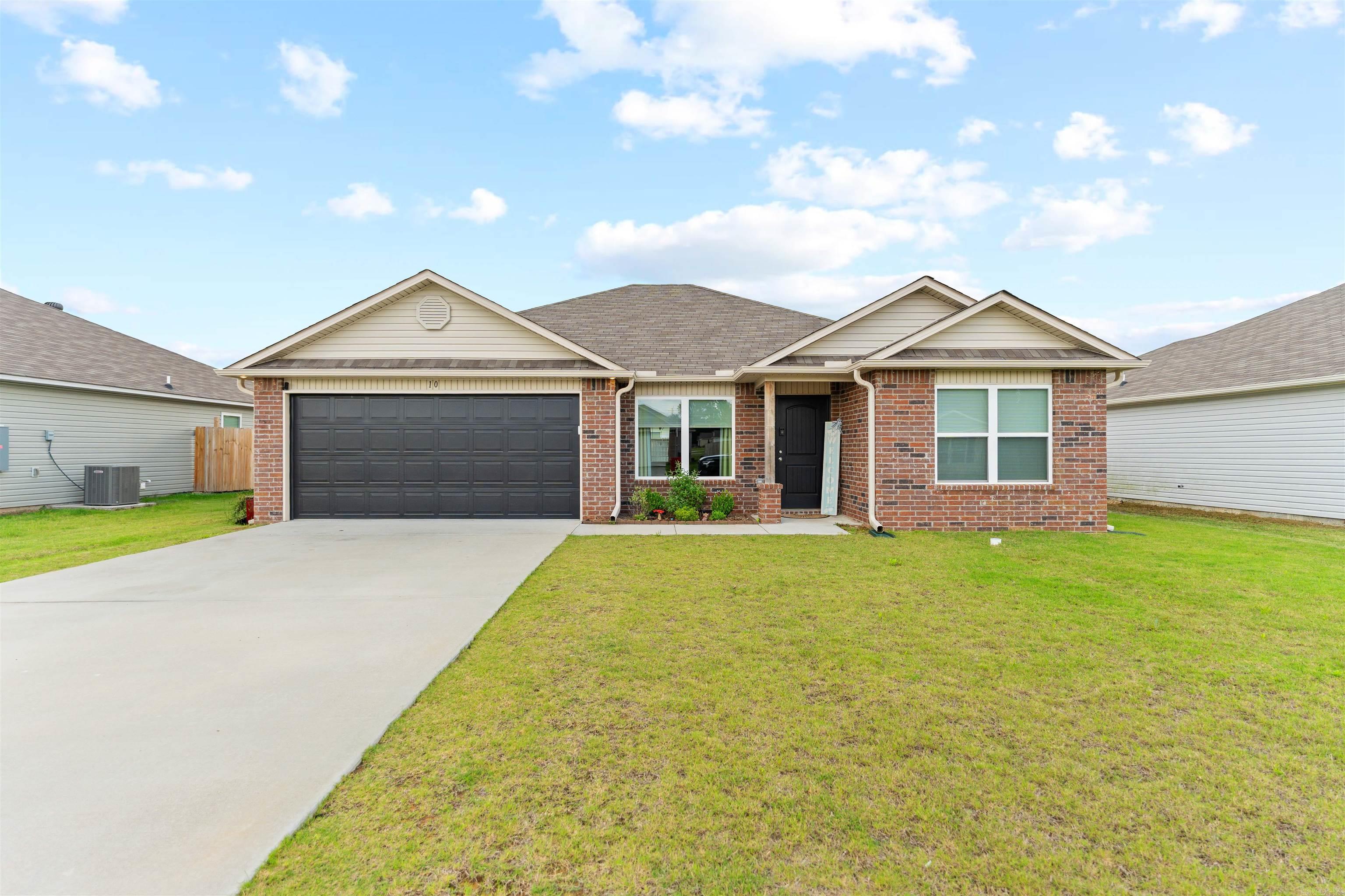 10 Farmhouse  Vilonia, AR