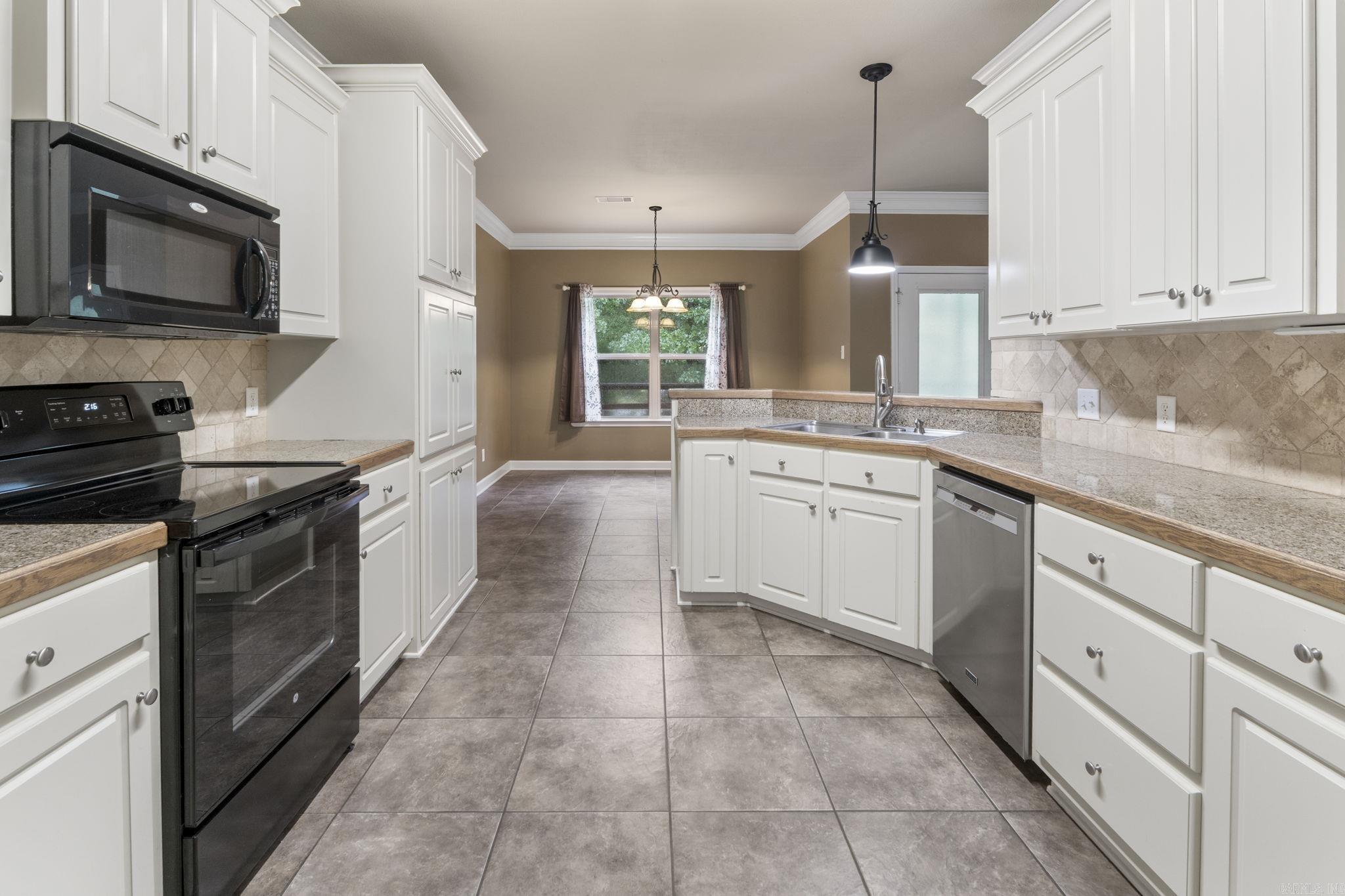 8406 Wolf Creek  Sherwood, AR