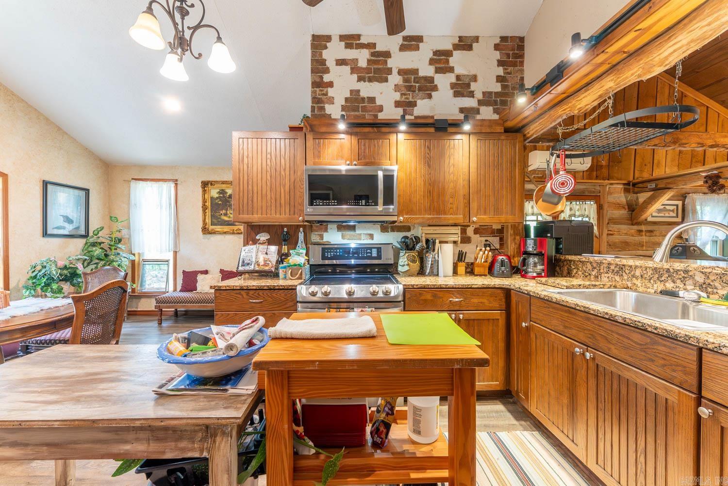 75 County Road 7280  Caulfield, MO